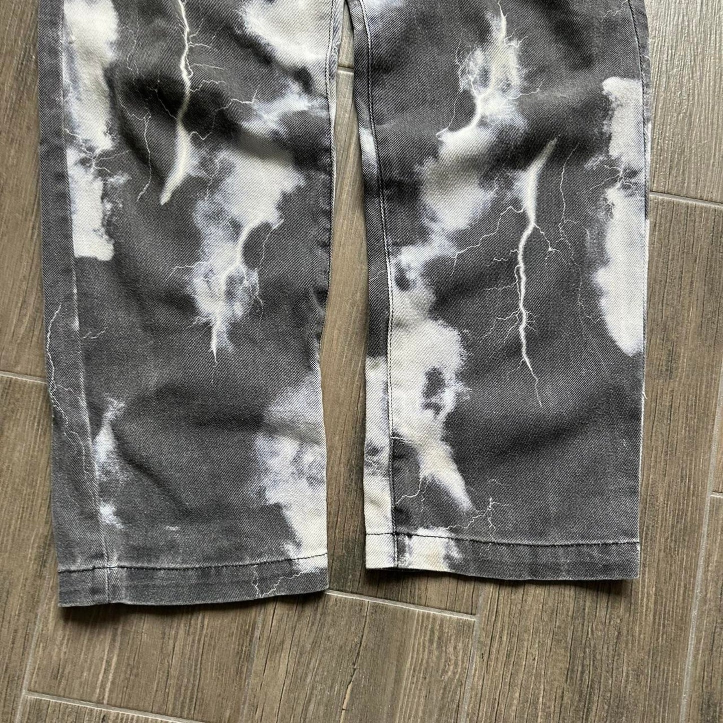 Black and white tie dye wide