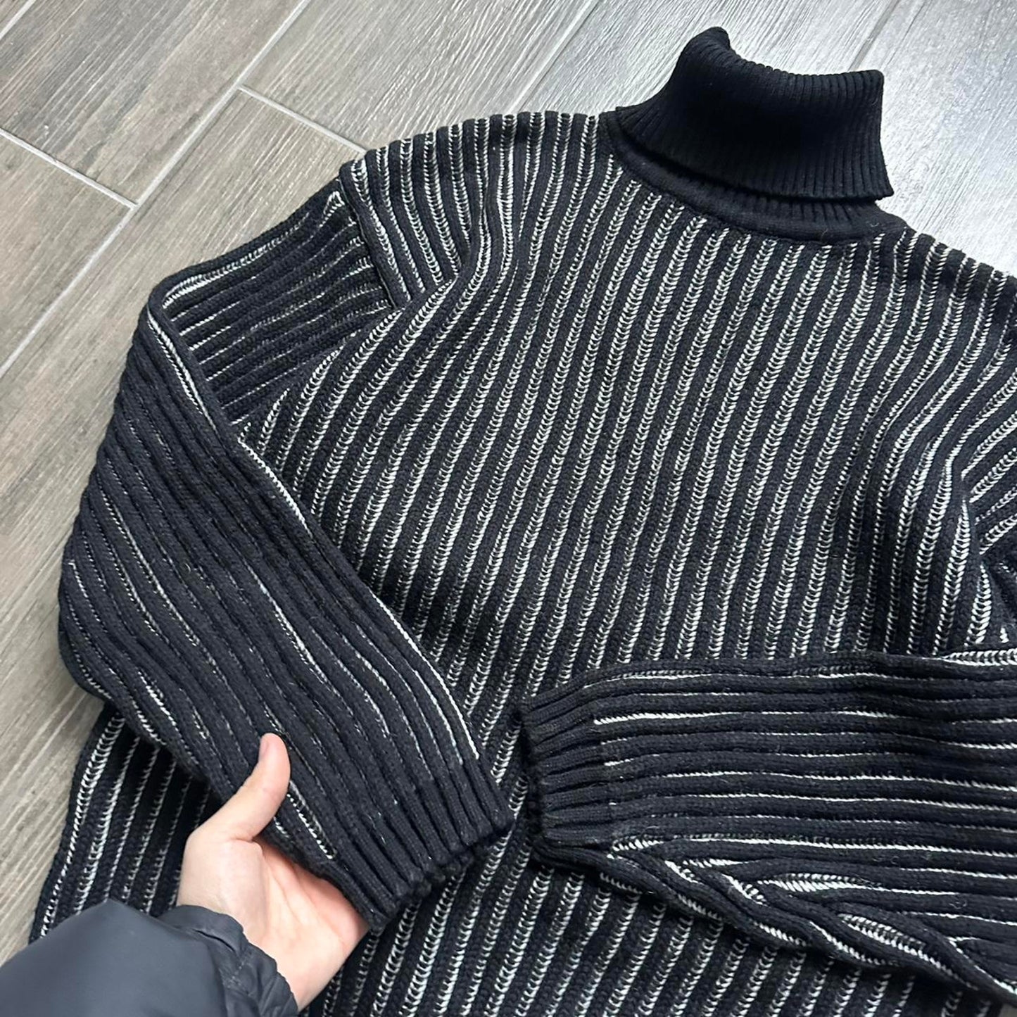 Vintage knit stripped sweater