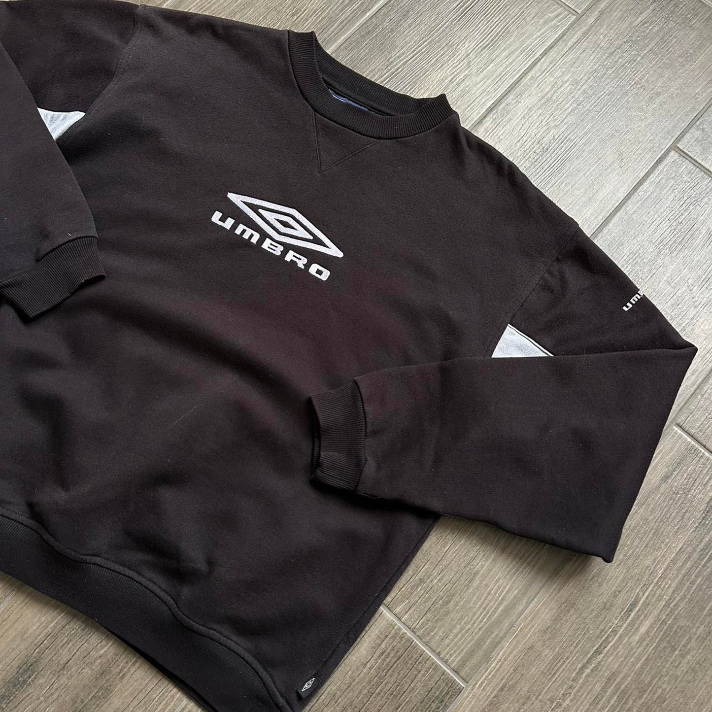 Umbro black crewneck sweatshirt