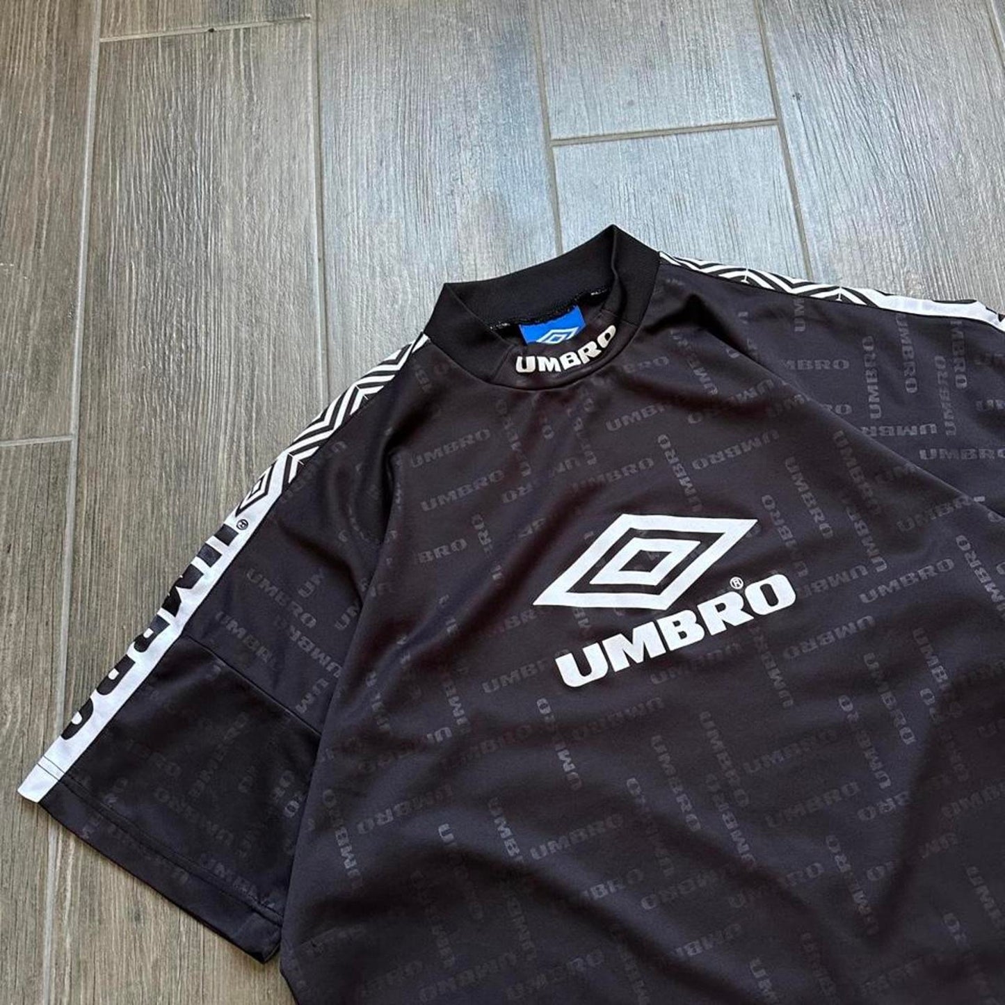 Umbro black and white jersey