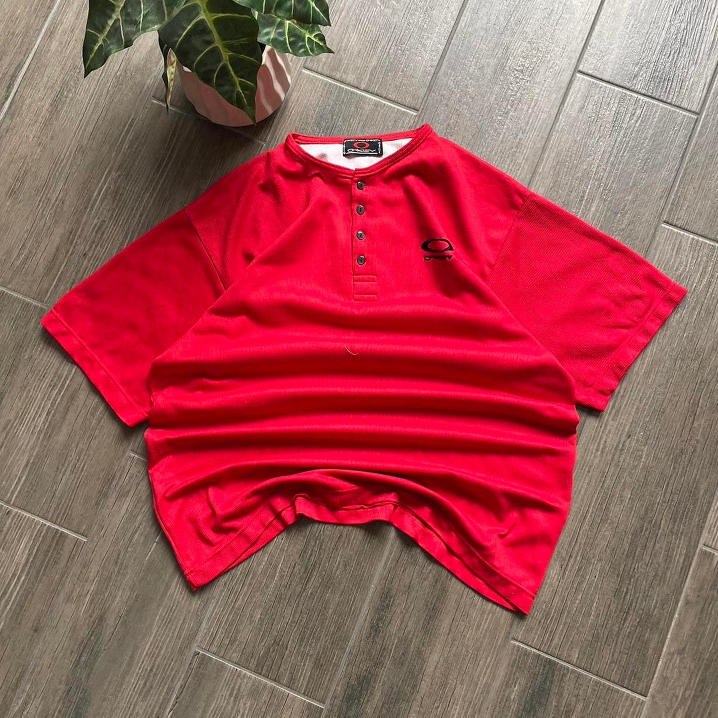 Oakley 90s red vintage tee