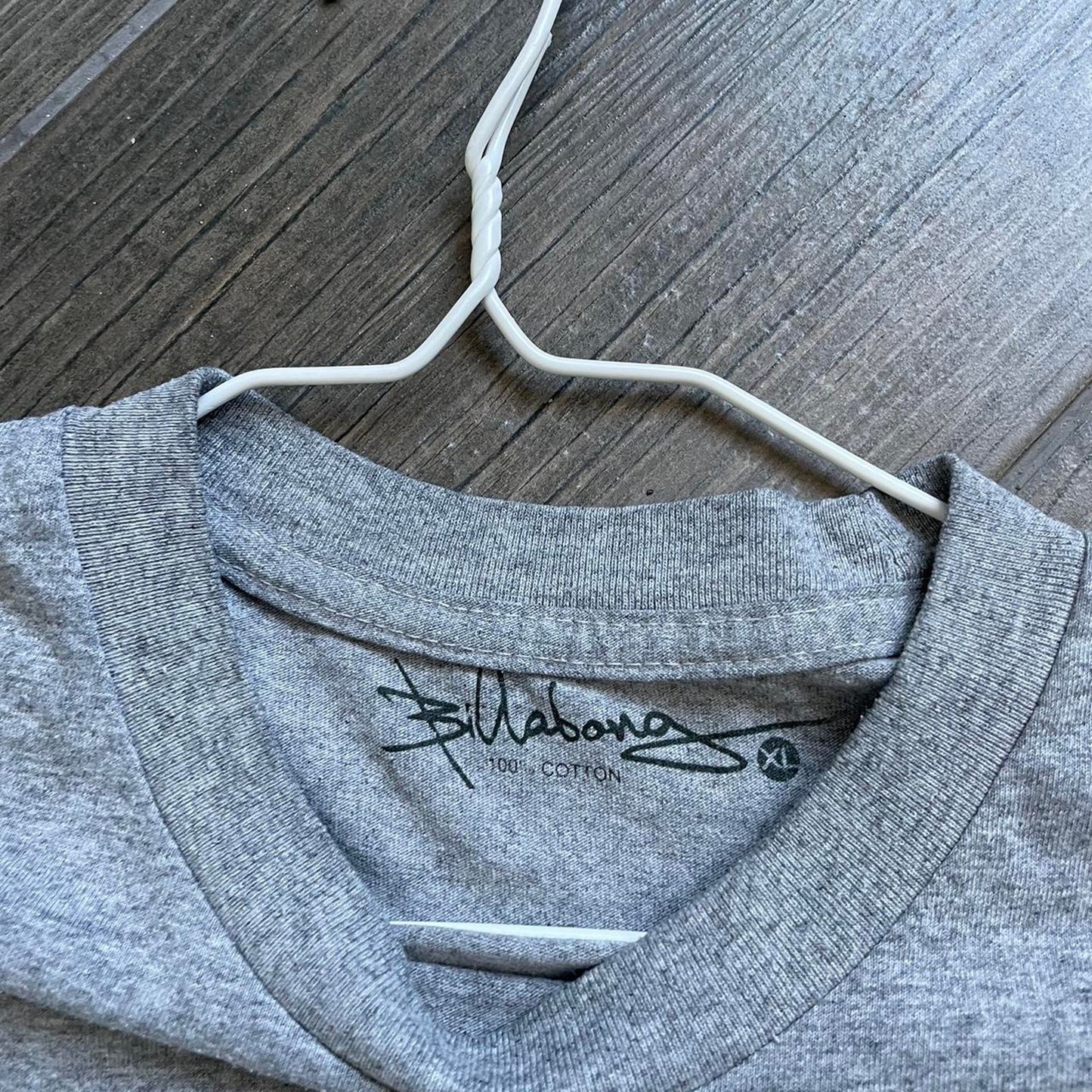 Billabong grey y2k big logo surf vintage tee