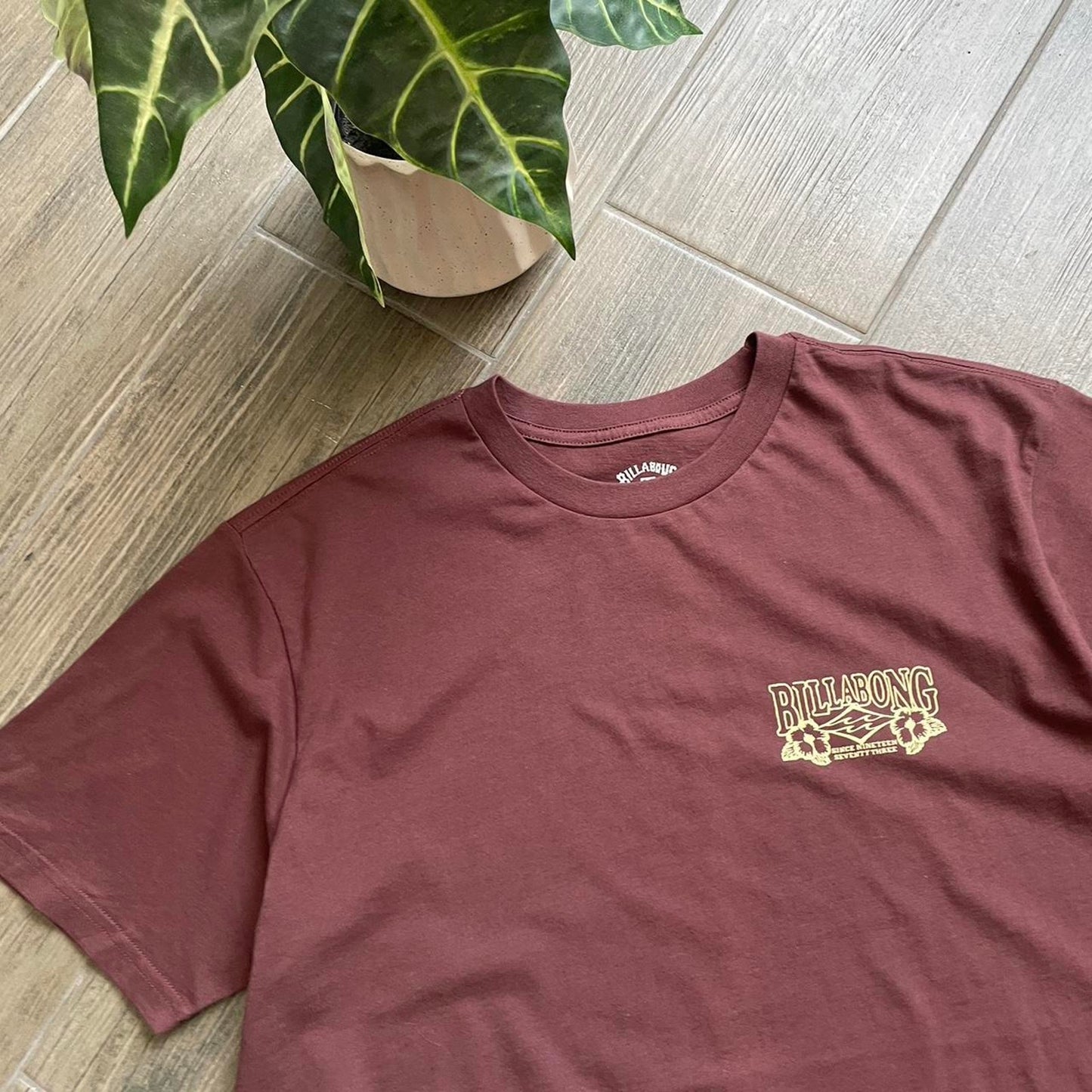 Billabong y2k surf baggy tee