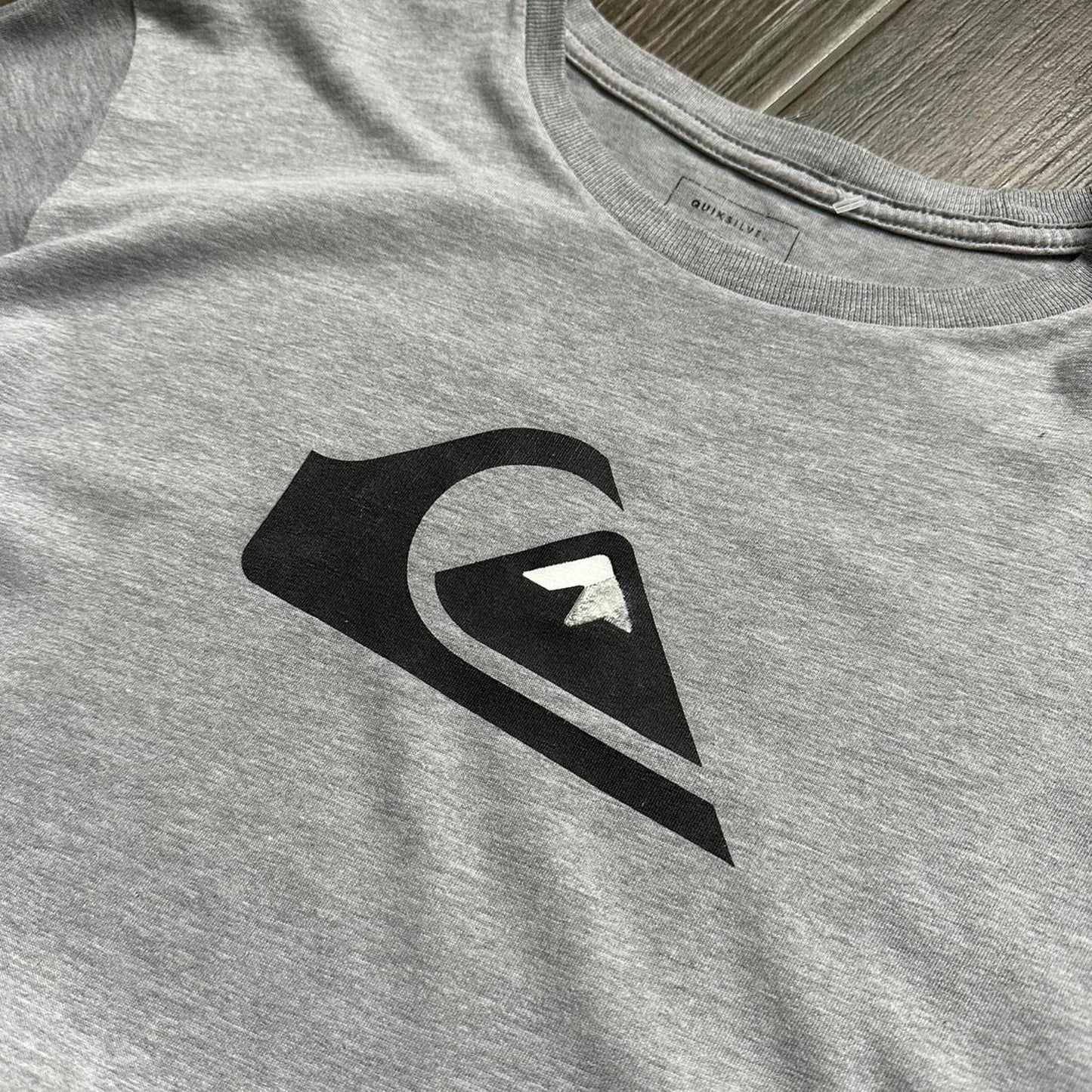 Quiksilver grey t shirt with black