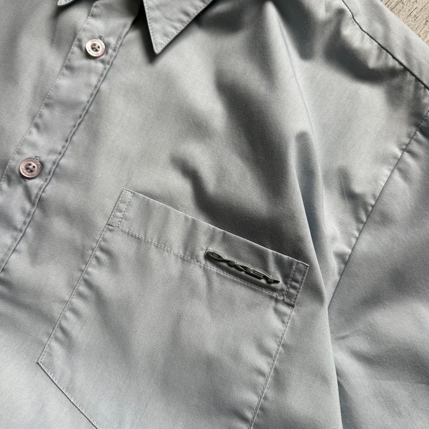 Oakley metal logo y2k vintage track shirt