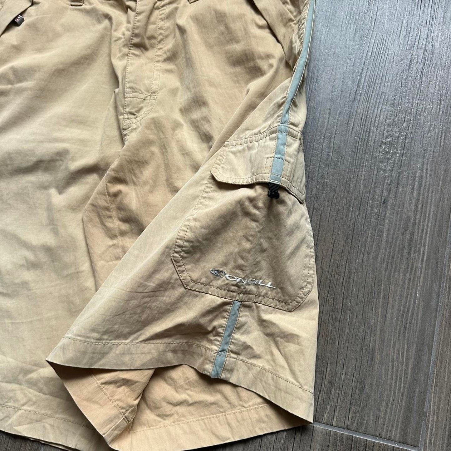O'Neill tan cargo shorts Size 32