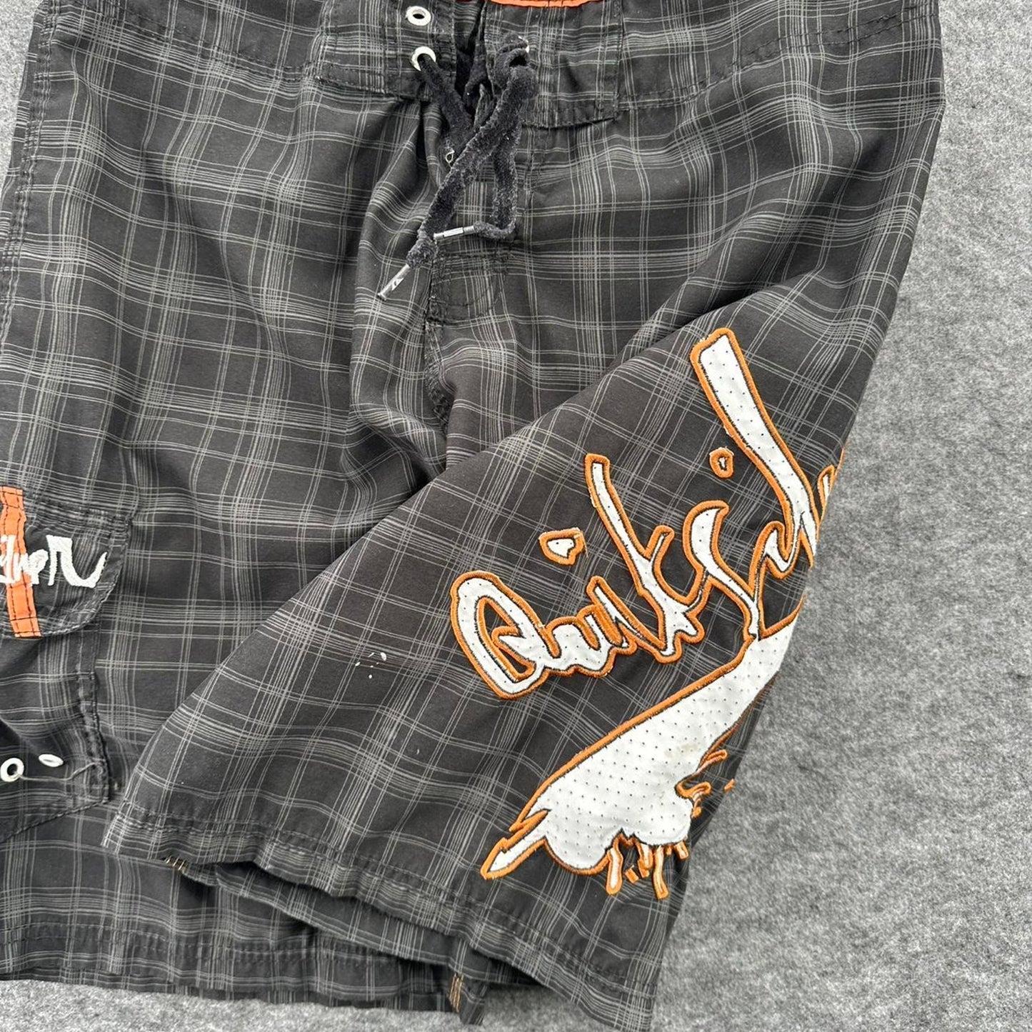 Quiksilver grey black plaid