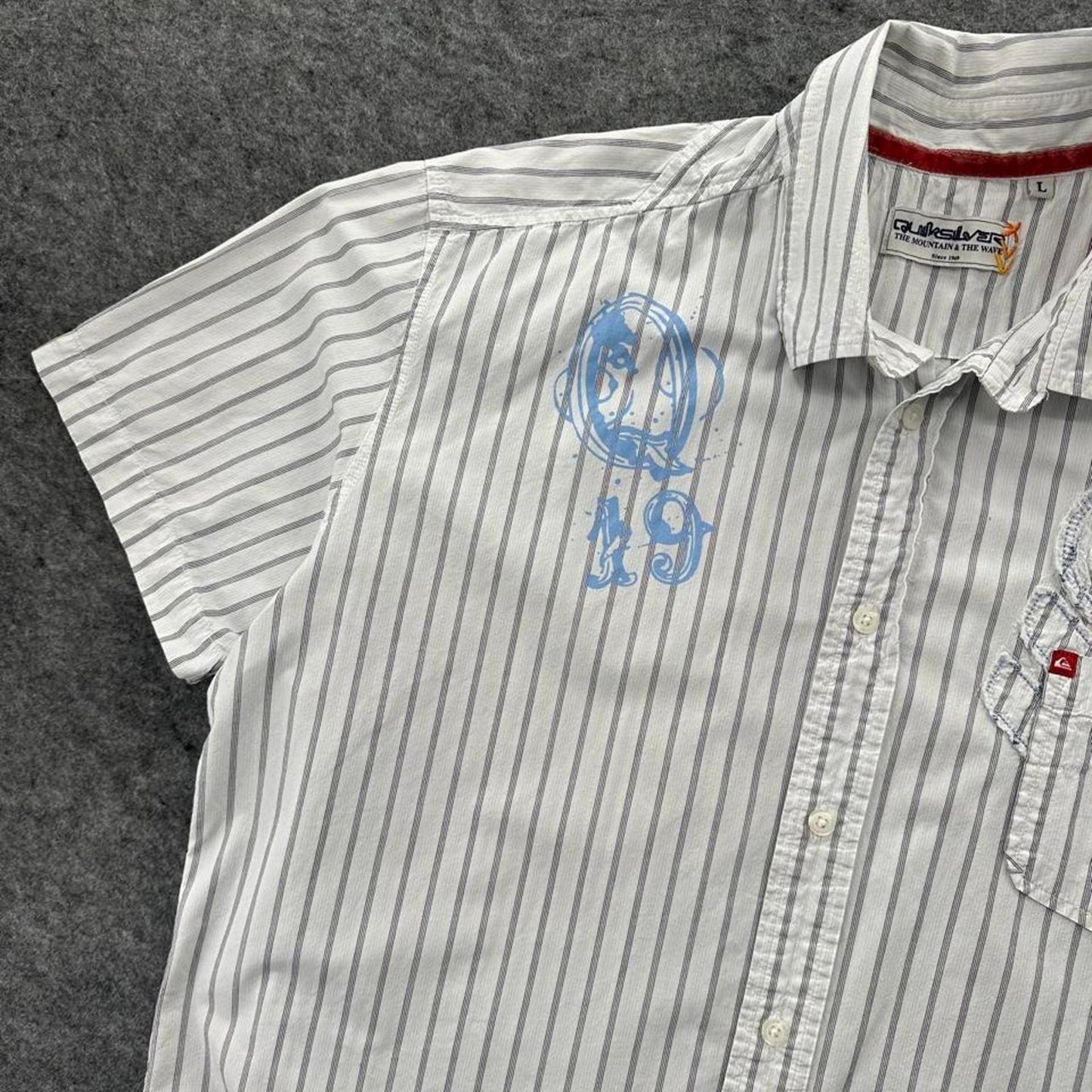 Quiksilver white and blue striped