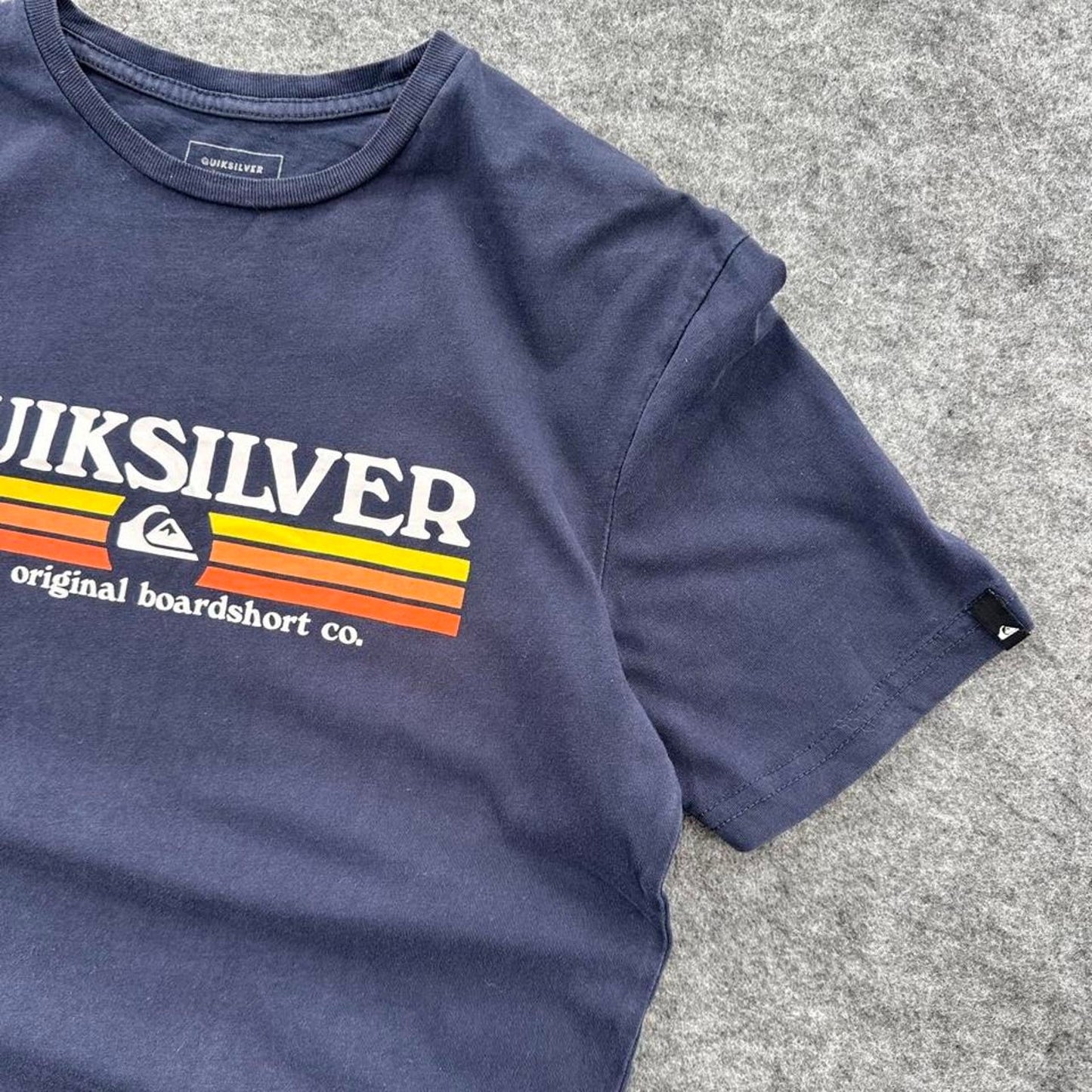 Quiksilver navy blue t shirt size
