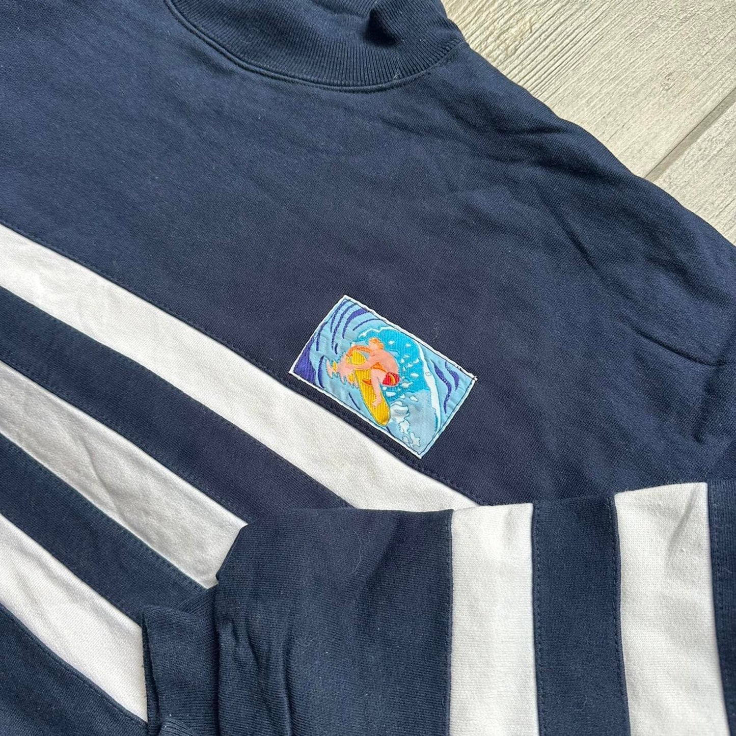 Vintage surf style 90s sweatshirt