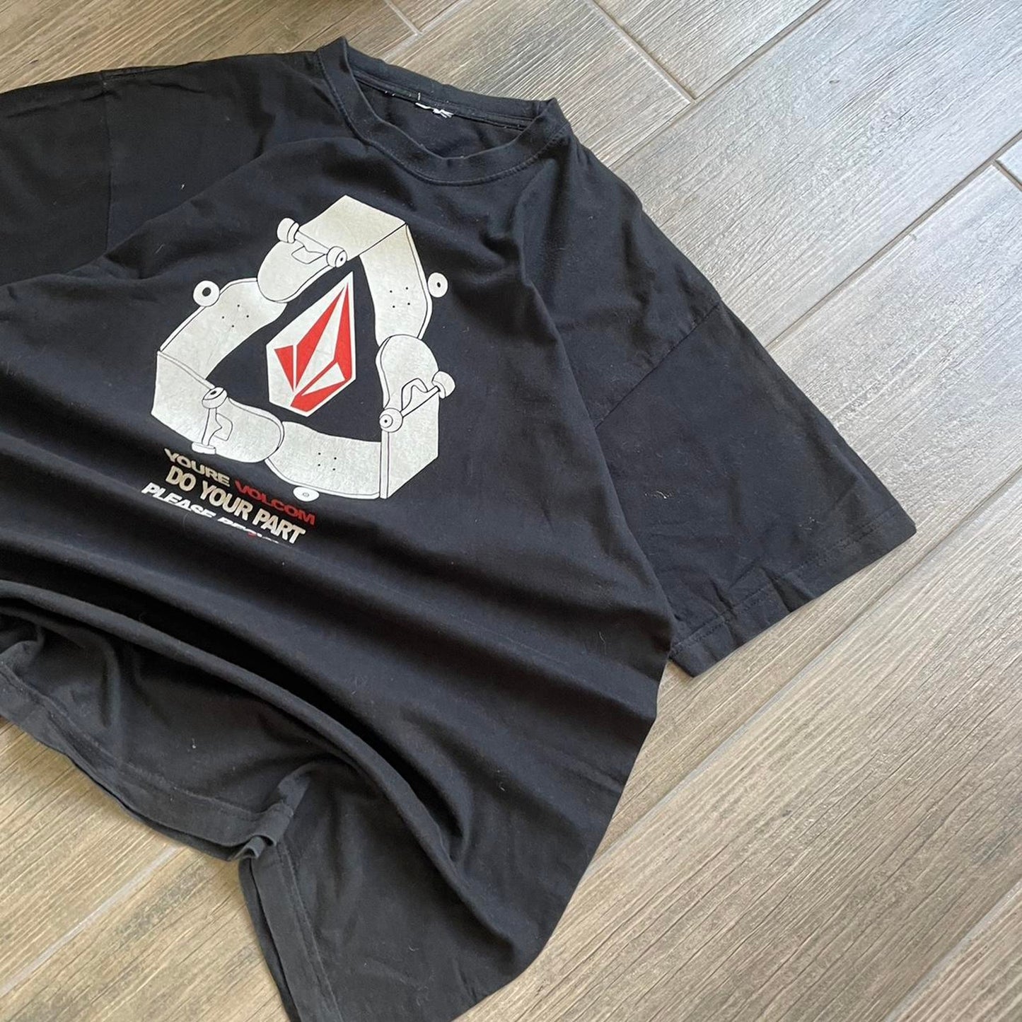 Volcom y2k skate style baggy tee