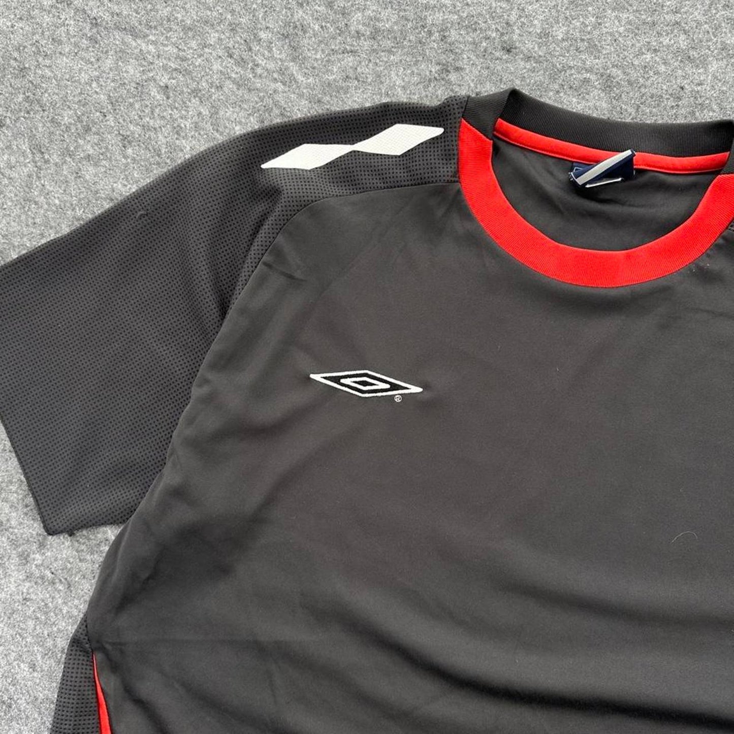 Umbro black red sportswear