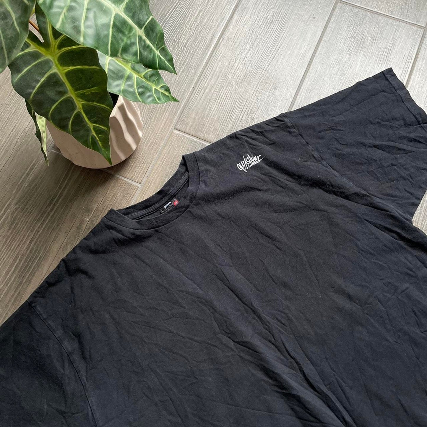 Quiksilver black baggy vintage tee