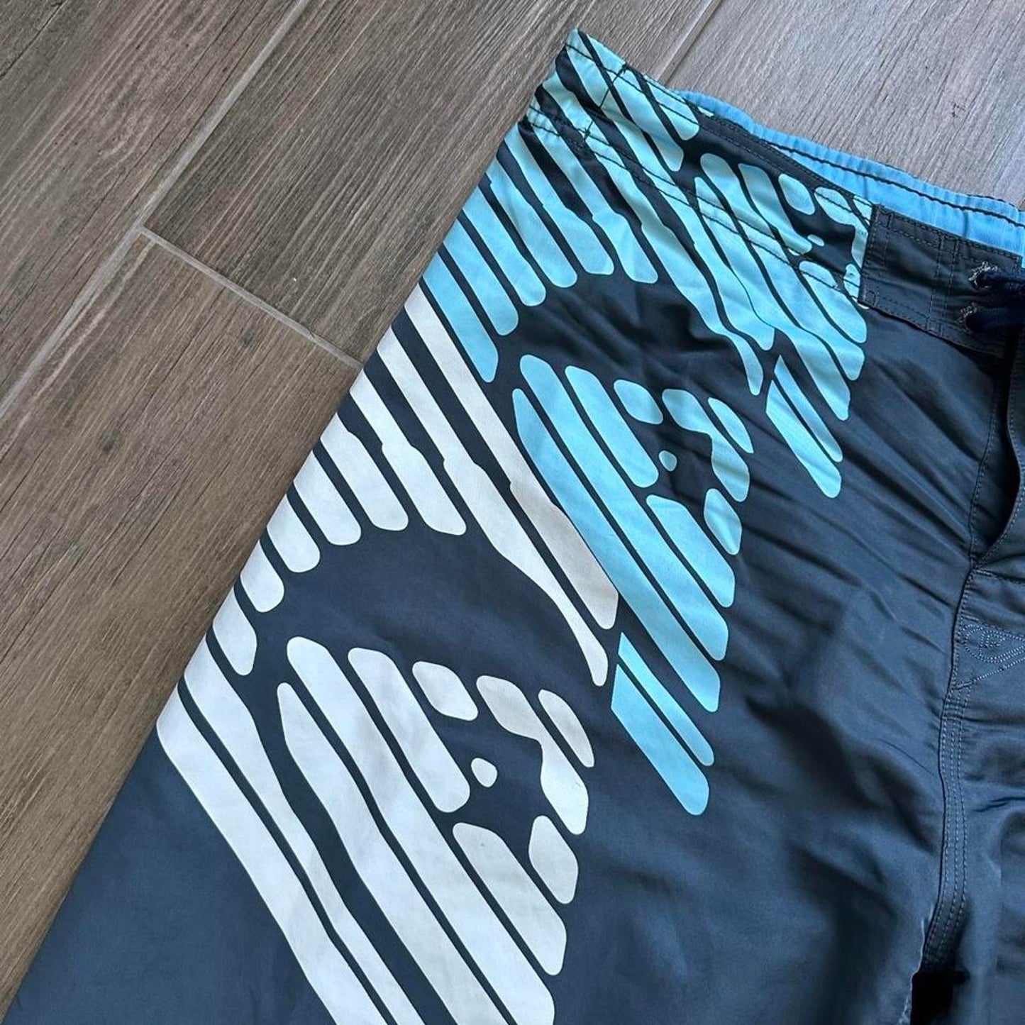 Quiksilver black and blue board
