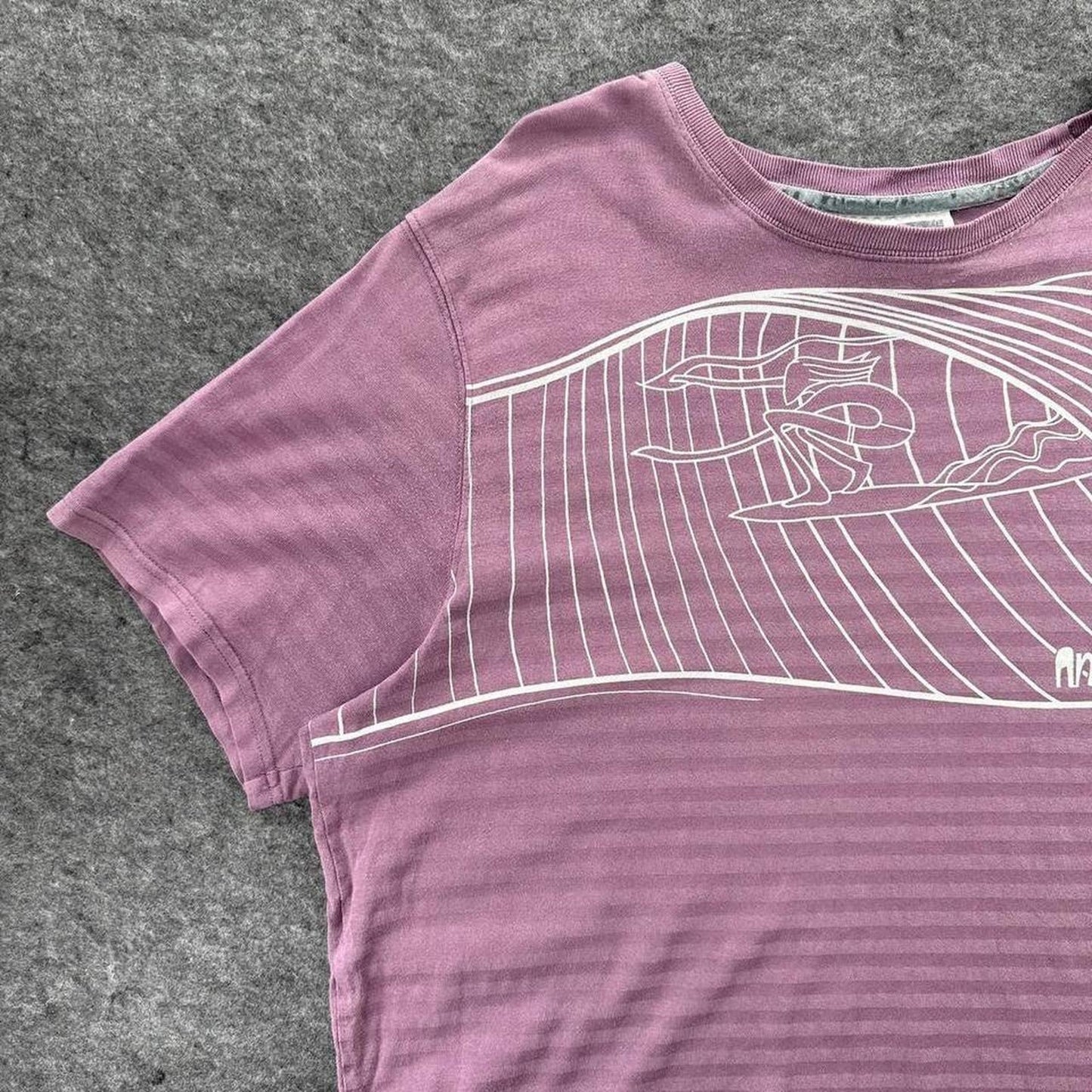 Y2k 2000s animal surf tee