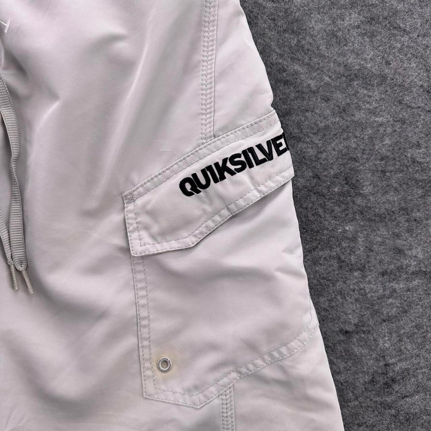 Quiksilver white board shorts with