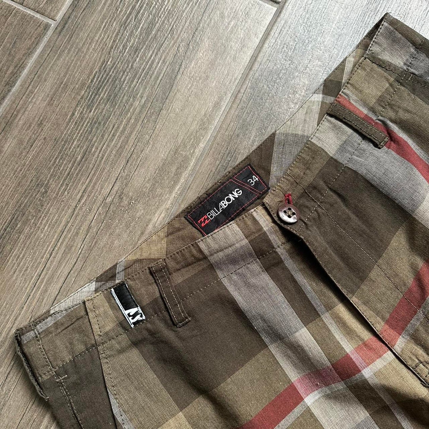 Billabong brown plaid cargo shorts Size 34