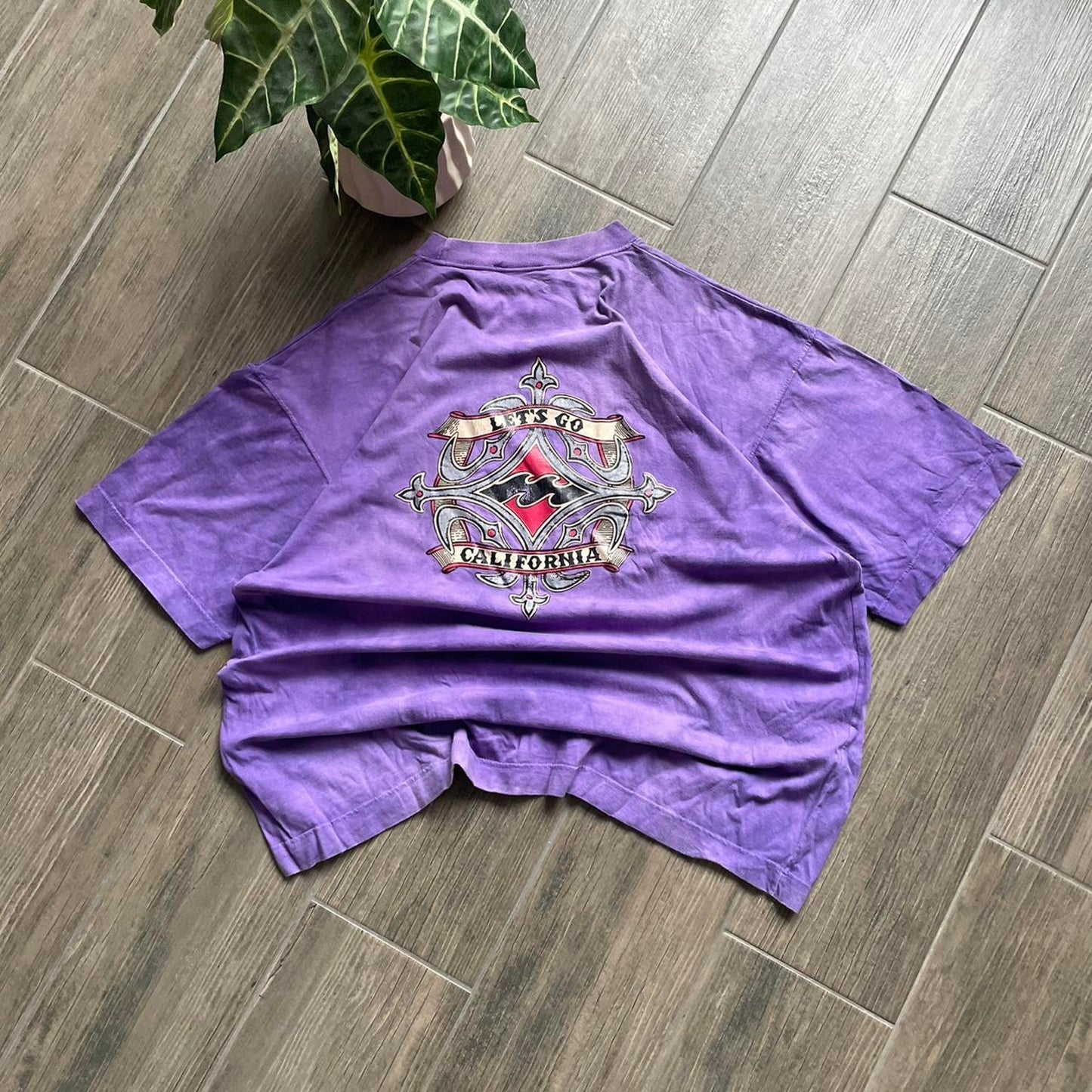 Billabong style 90s baggy tee