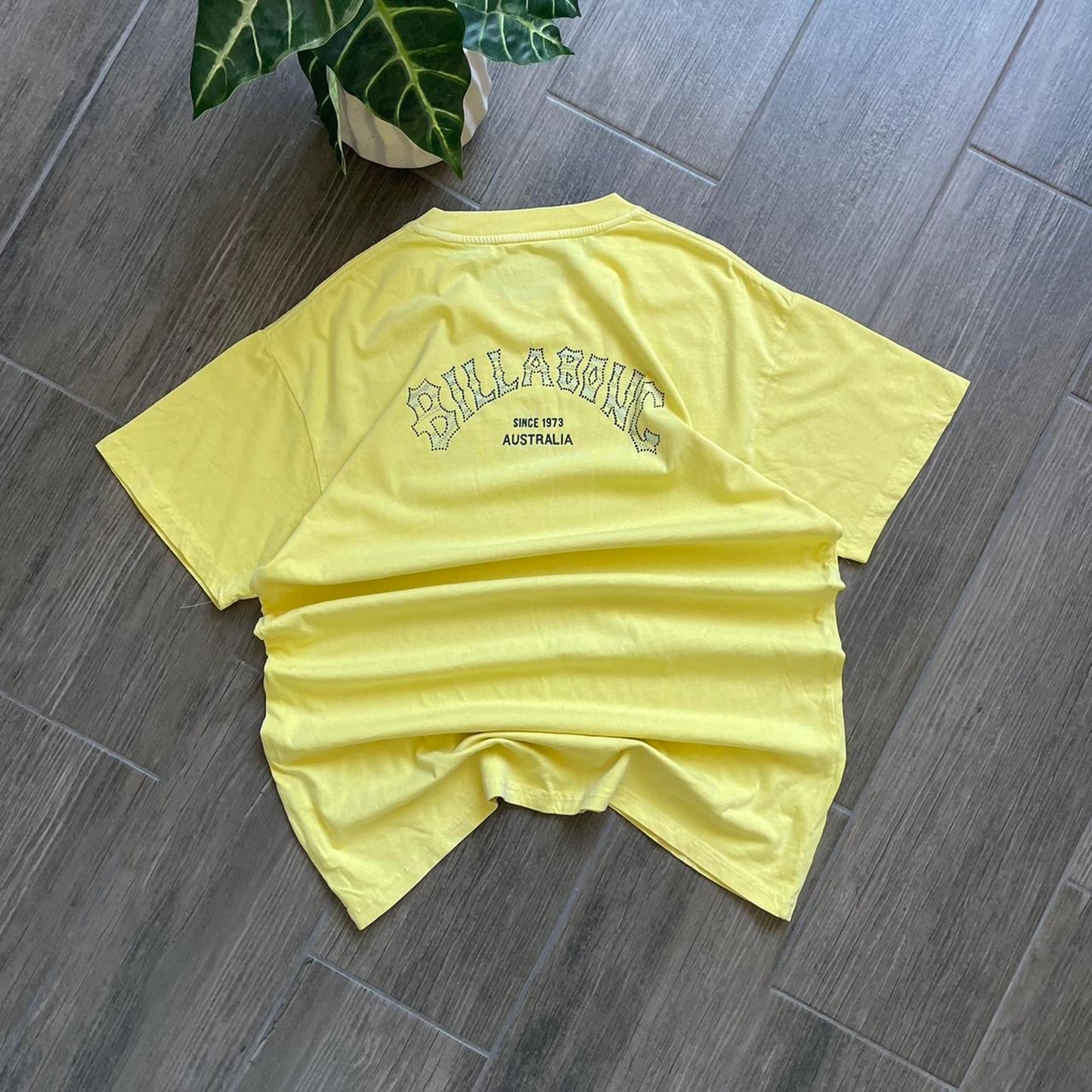 Billabong yellow baggy surf y2k tee