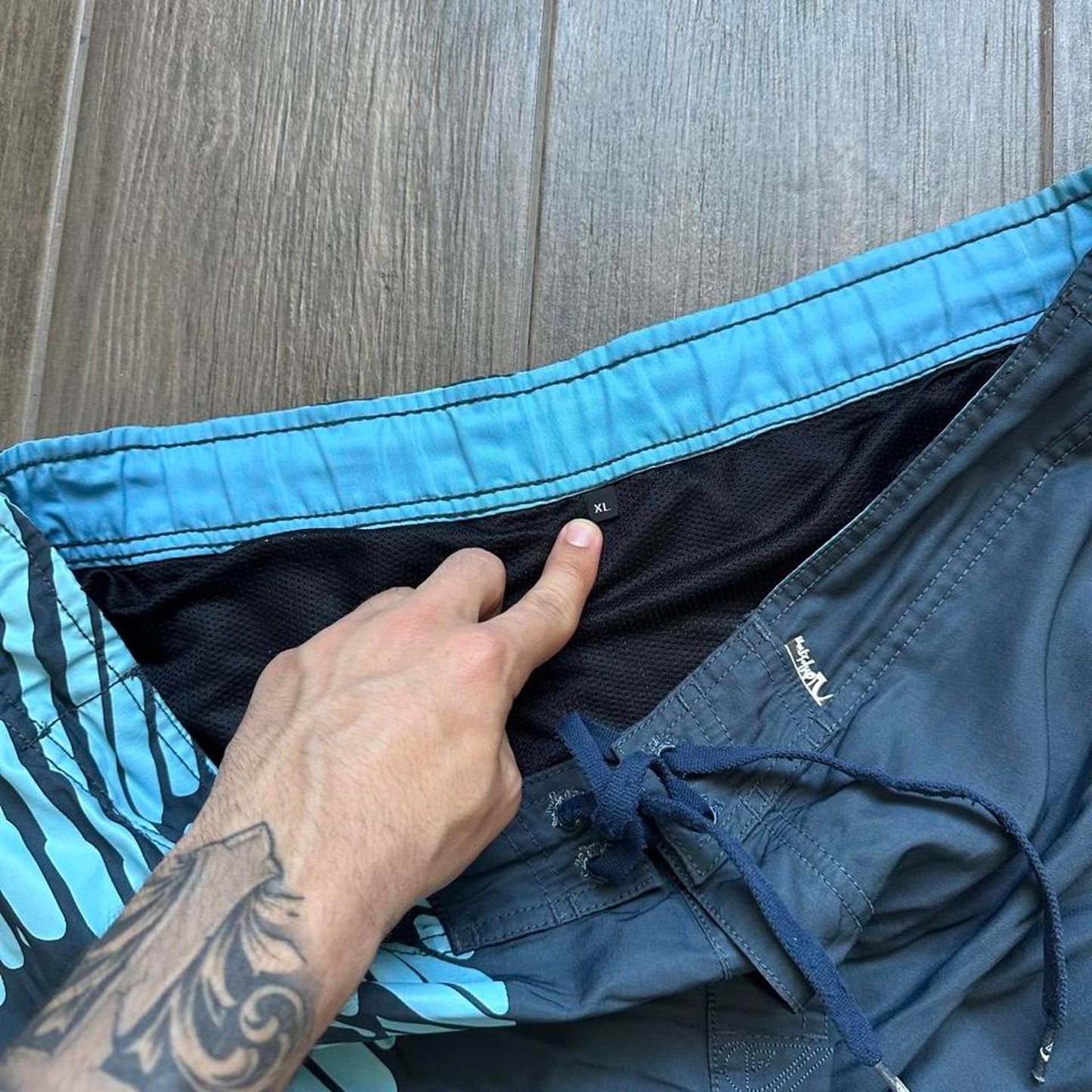 Quiksilver black and blue board