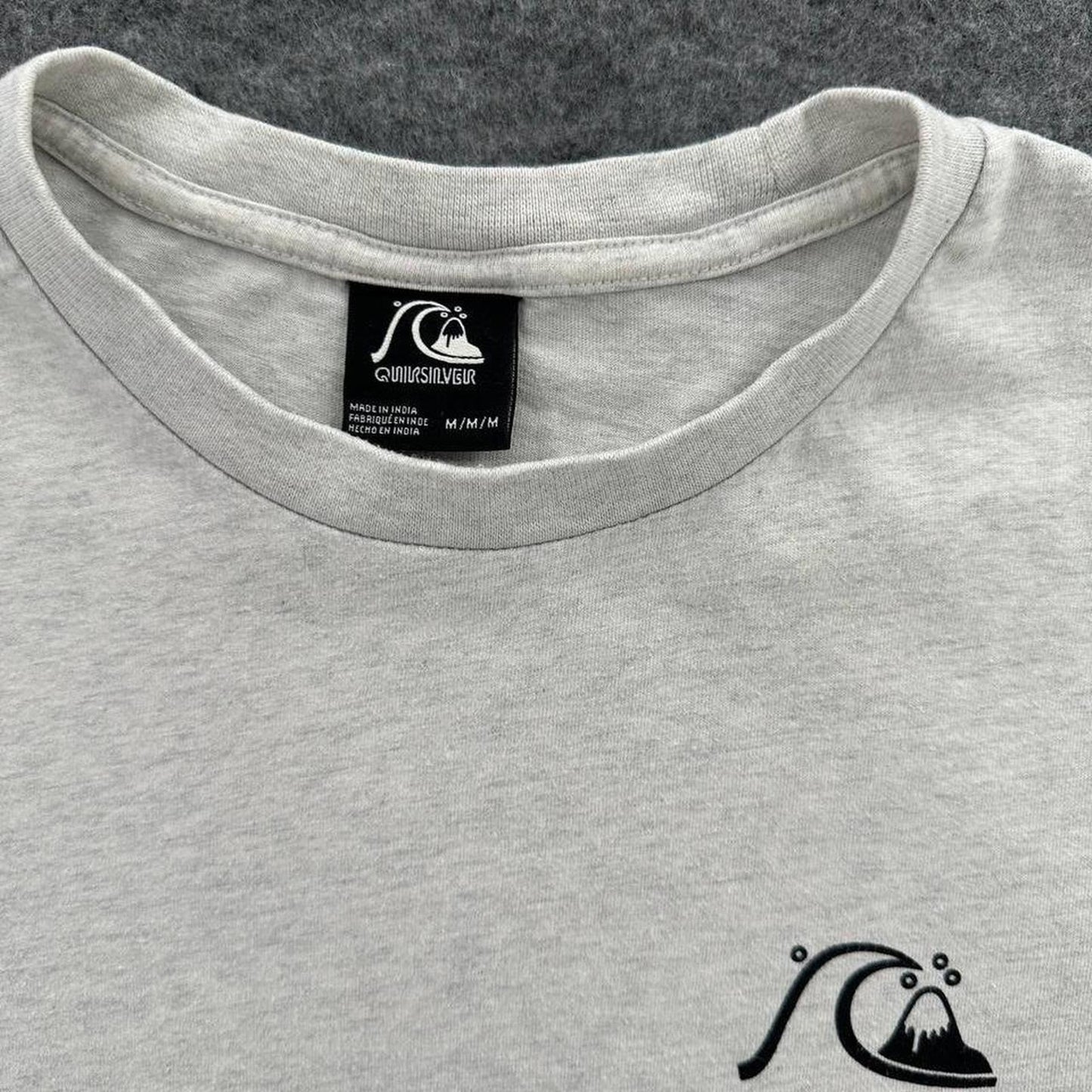 Gray quiksilver t shirt with black