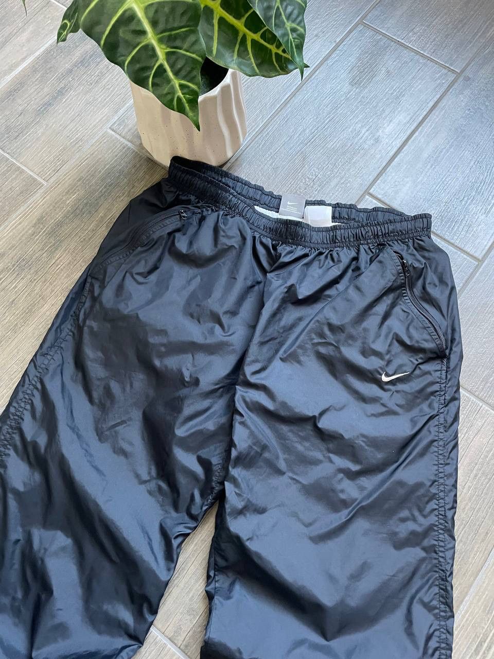 Nike drill black parachute baggy vintage swoosh sweatpants