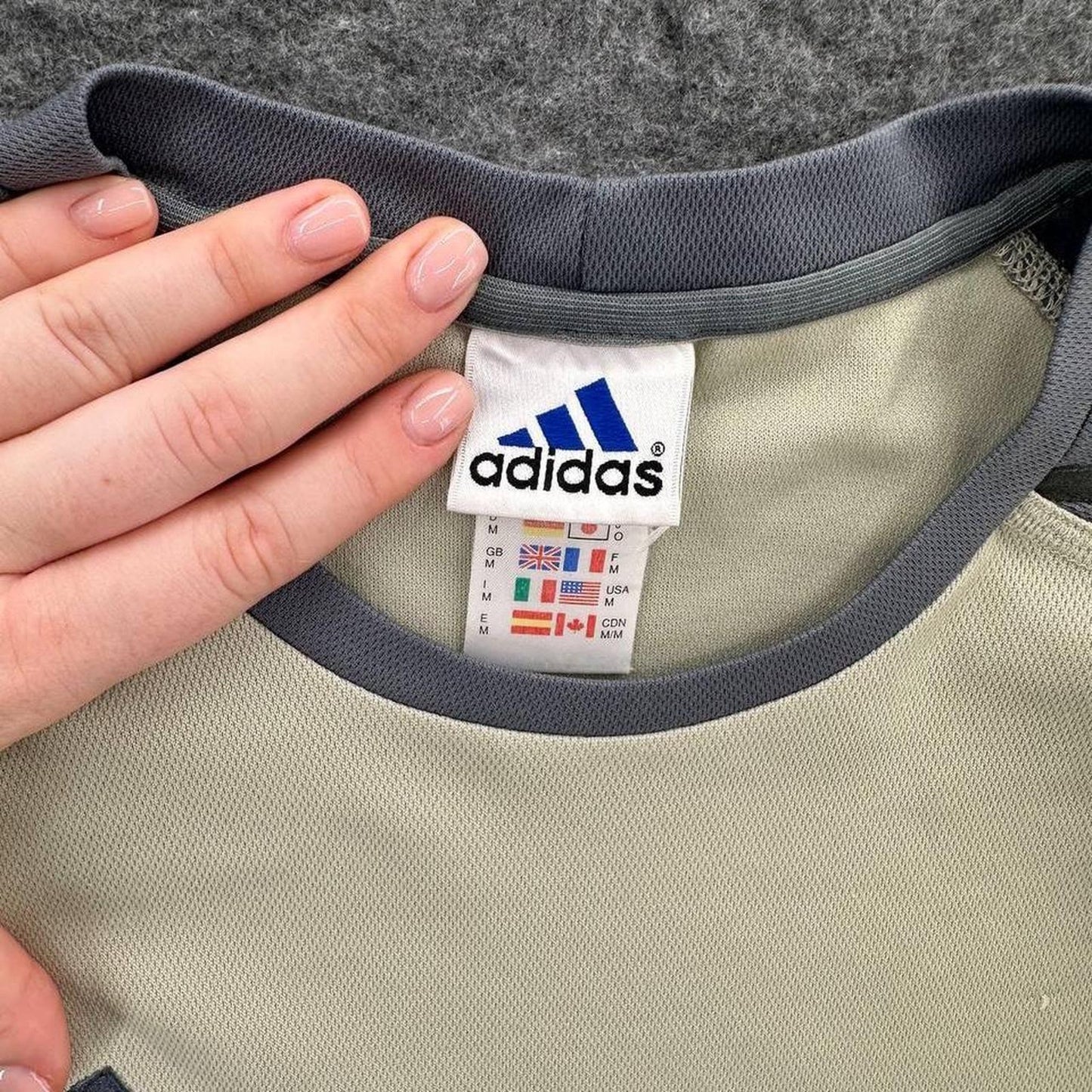 Adidas y2k training t shirt