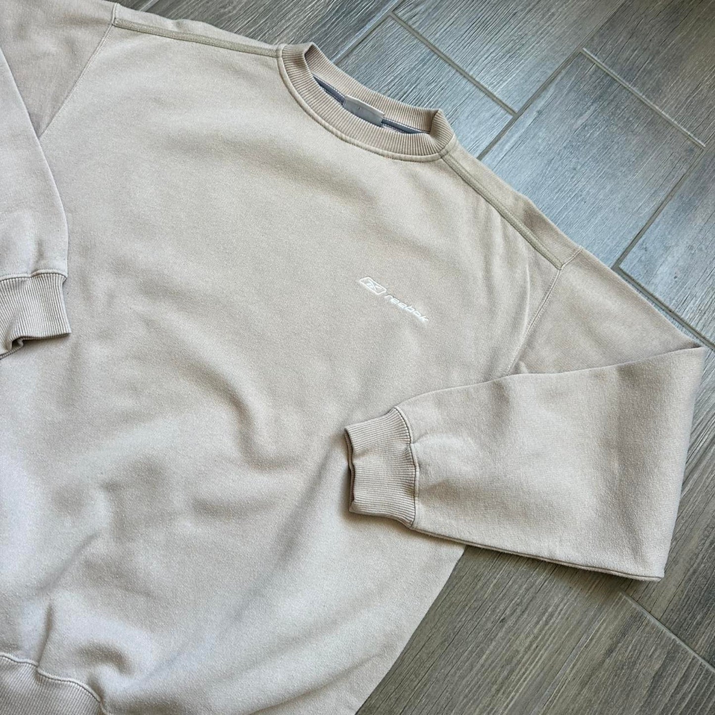 Reebok cream crewneck sweatshirt