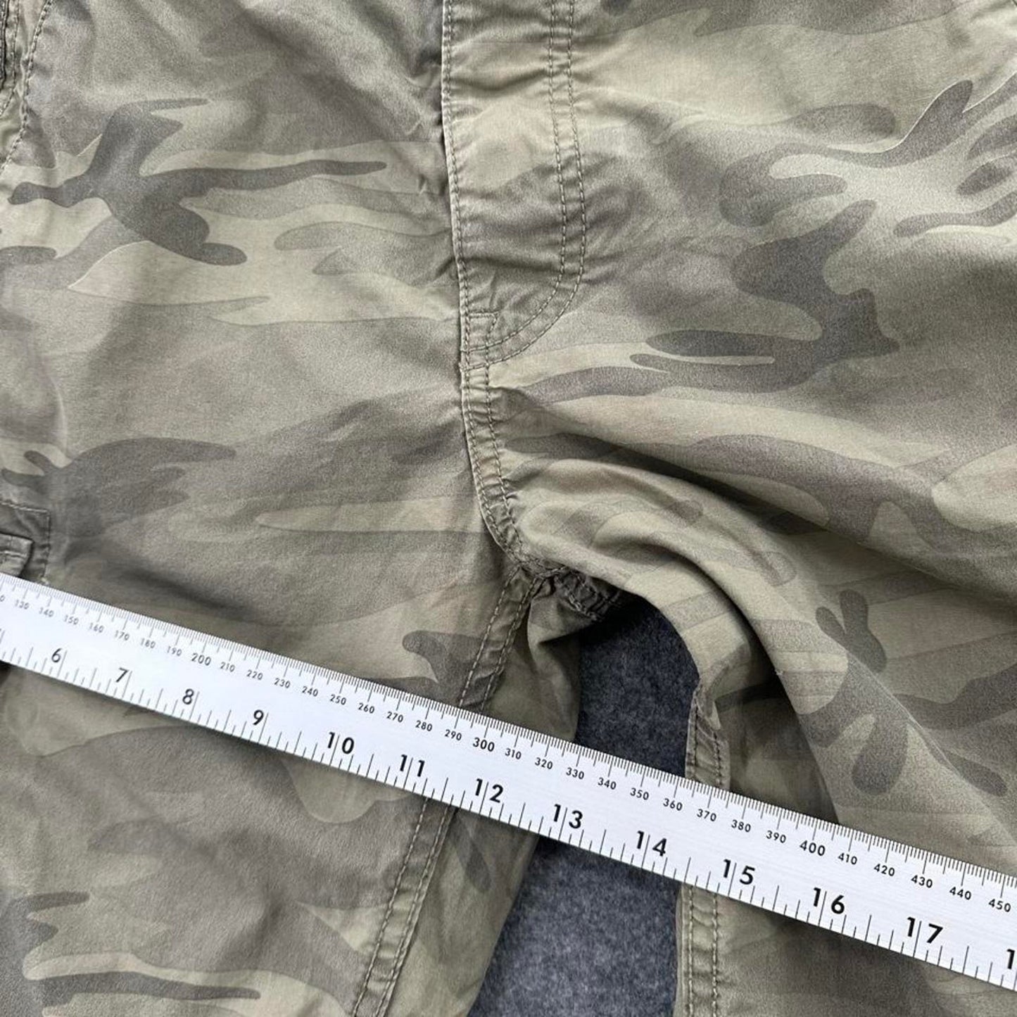 Y2k camo cargo shorts size