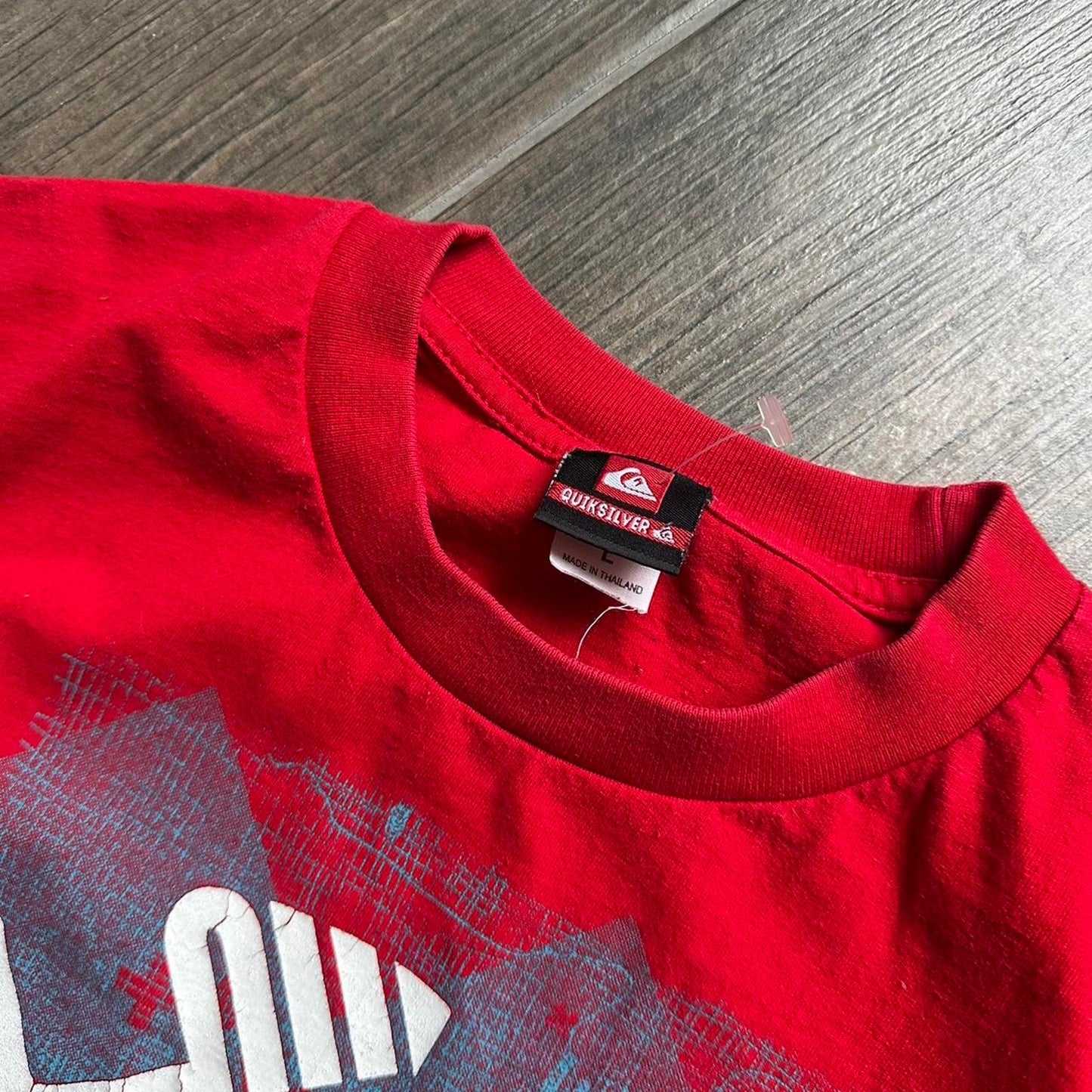 Quiksilver y2k vintage red baggy M tee