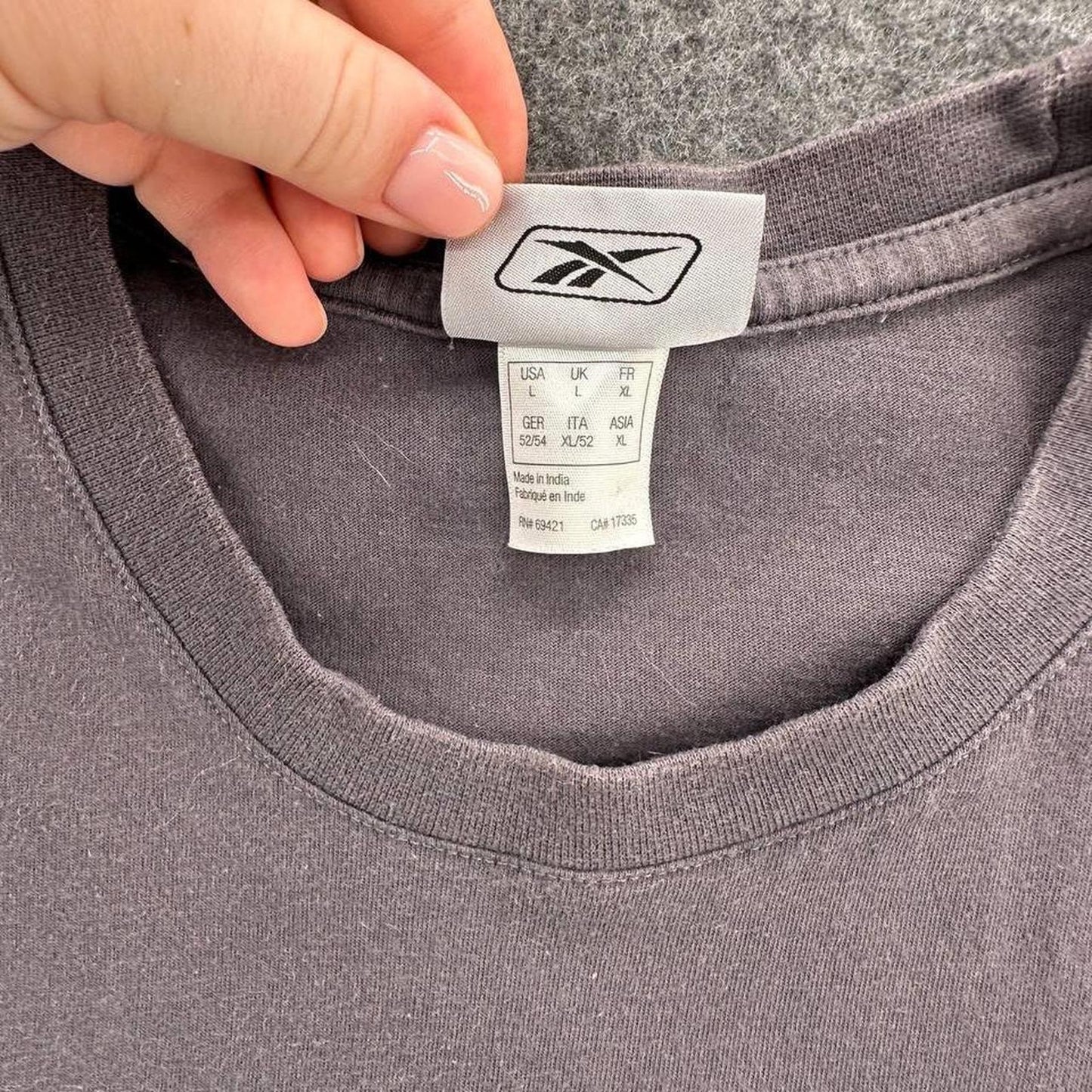 Y2k reebok gray t shirt with