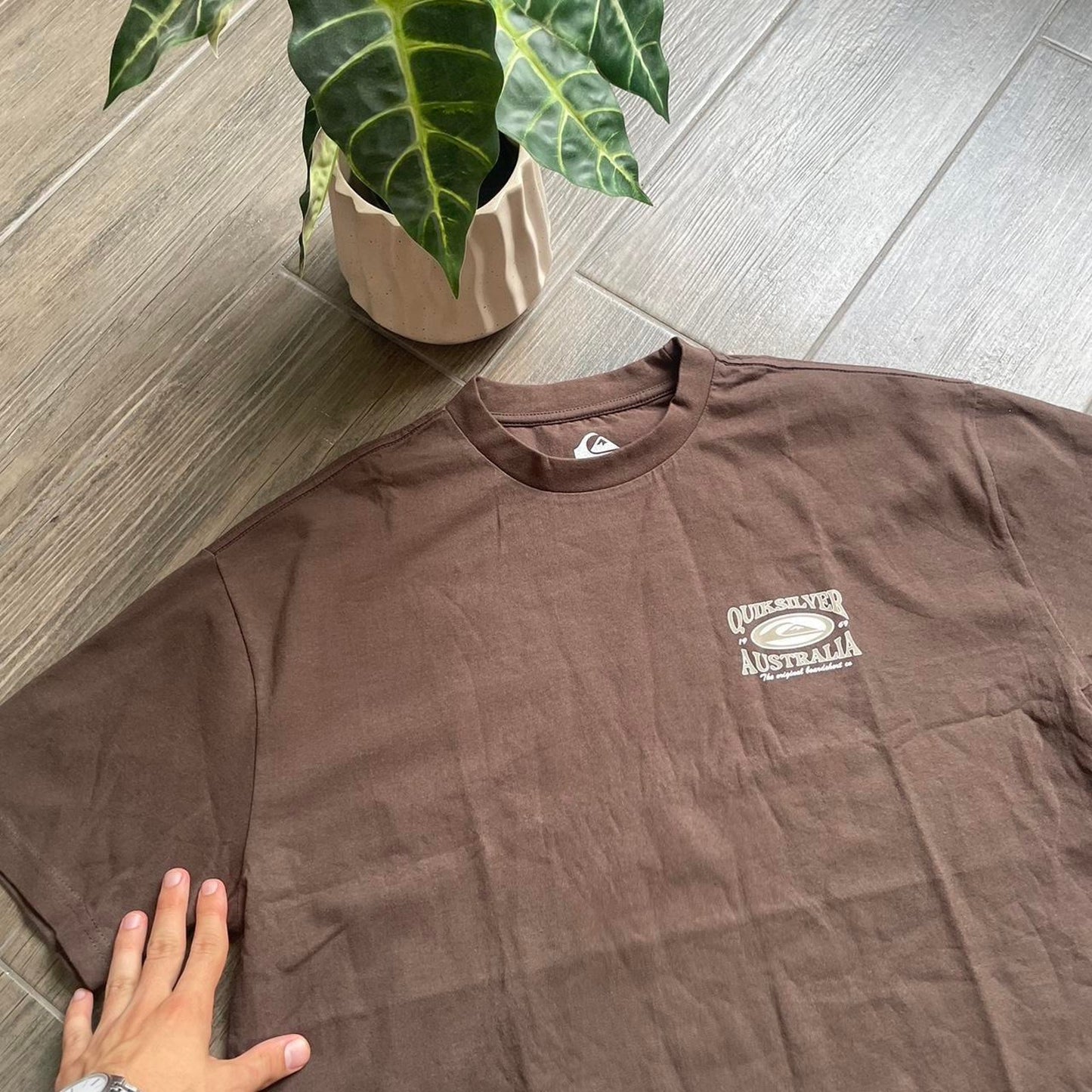 Quiksilver y2k brown summer vintage tee