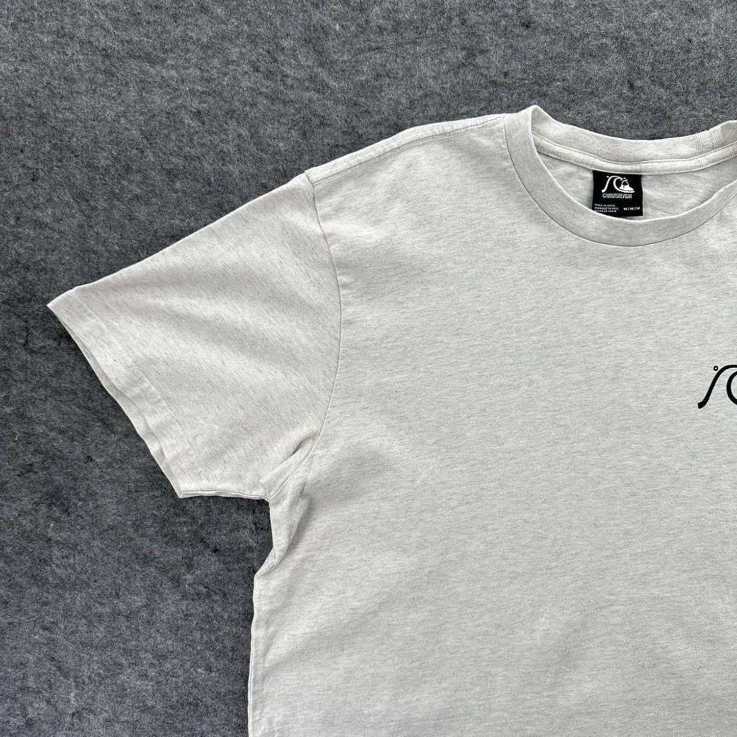 Gray quiksilver t shirt with black