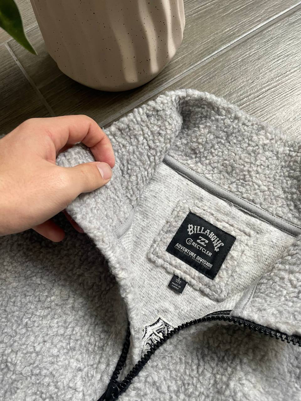 Jersey de polar con cuello alto y cremallera de un cuarto en gris claro de Billabong