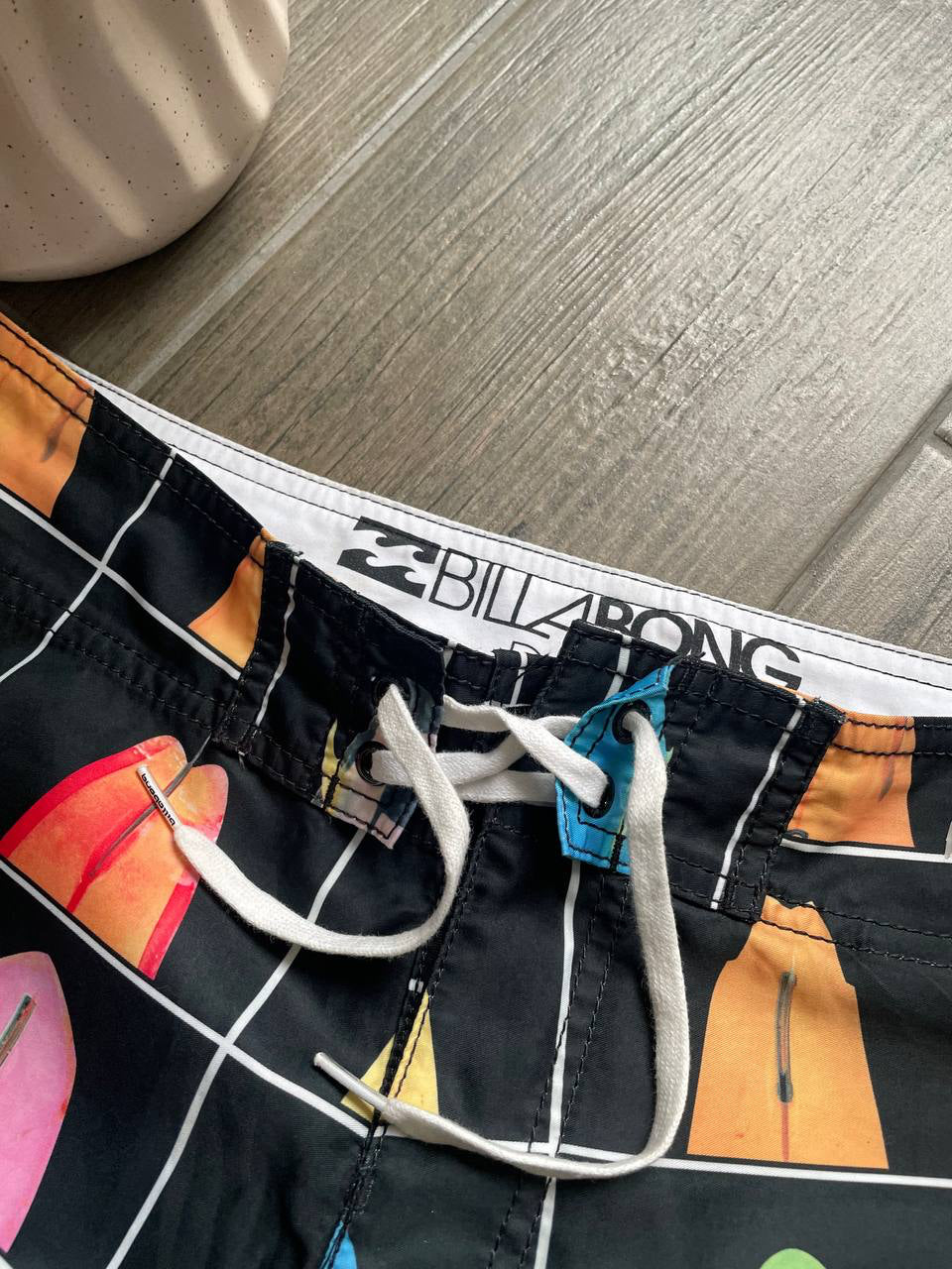 Billabong surf board y2k shorts