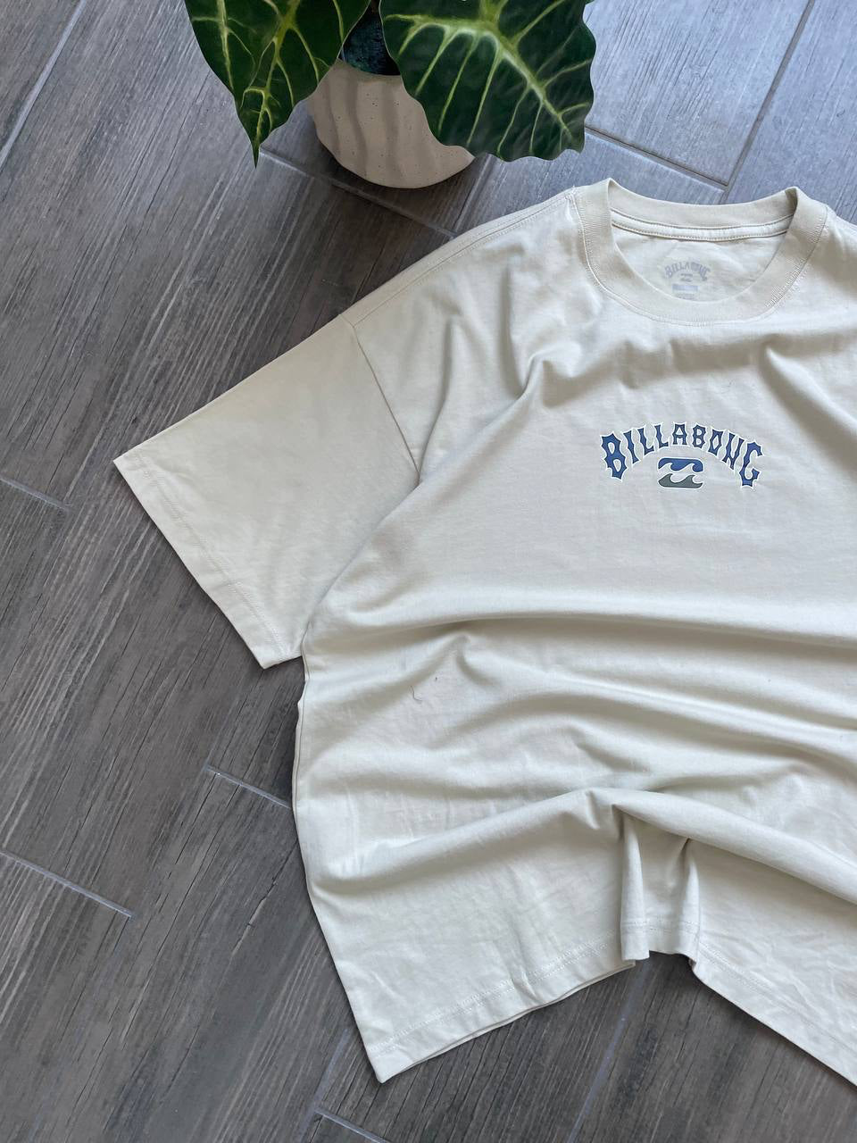 Billabong y2k baggy vintage tee