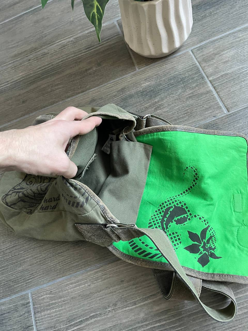 Quiksilver Vintage Olive Green Messenger Bag