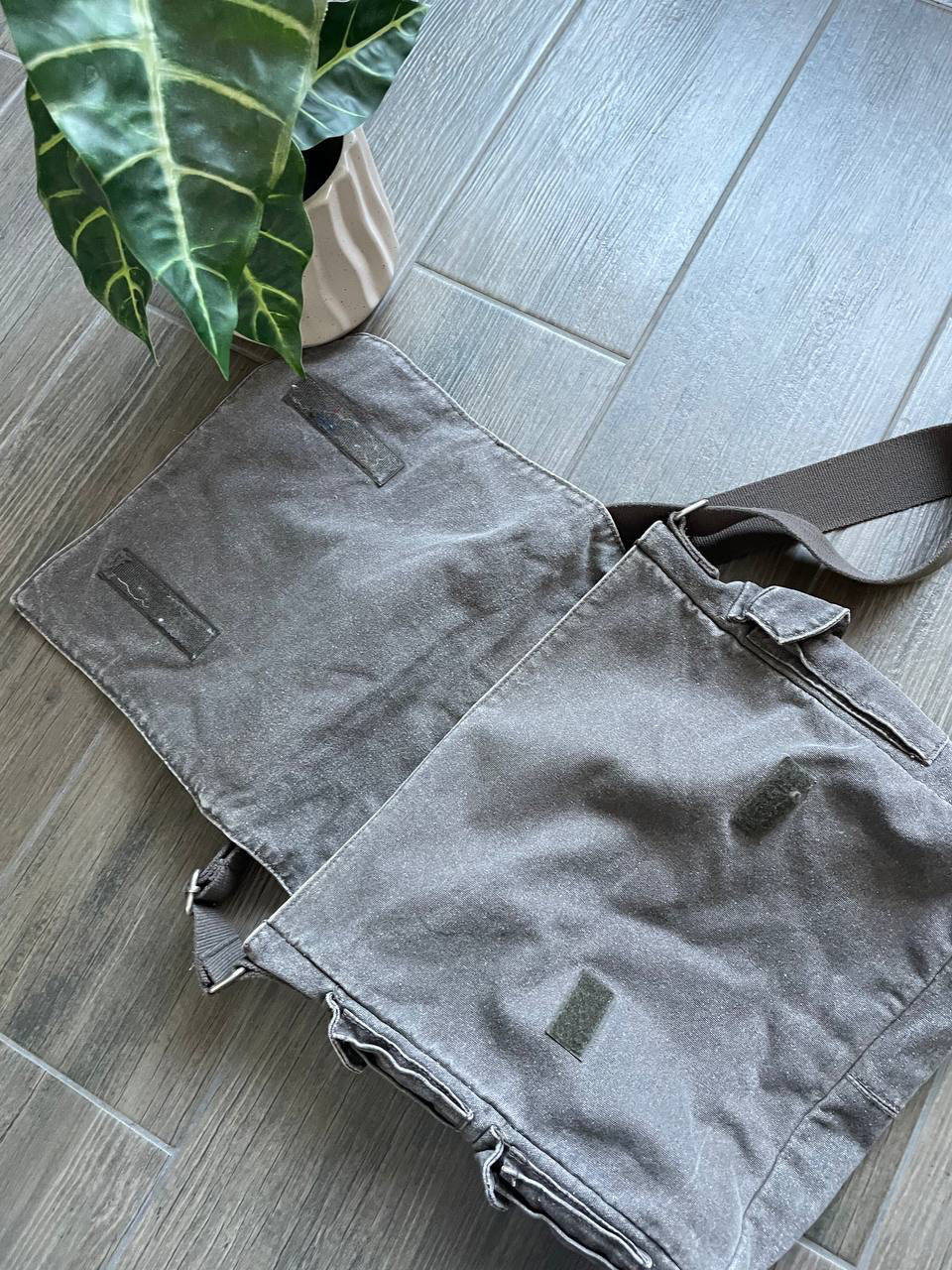 Billabong Vintage Grey Canvas Messenger Bag