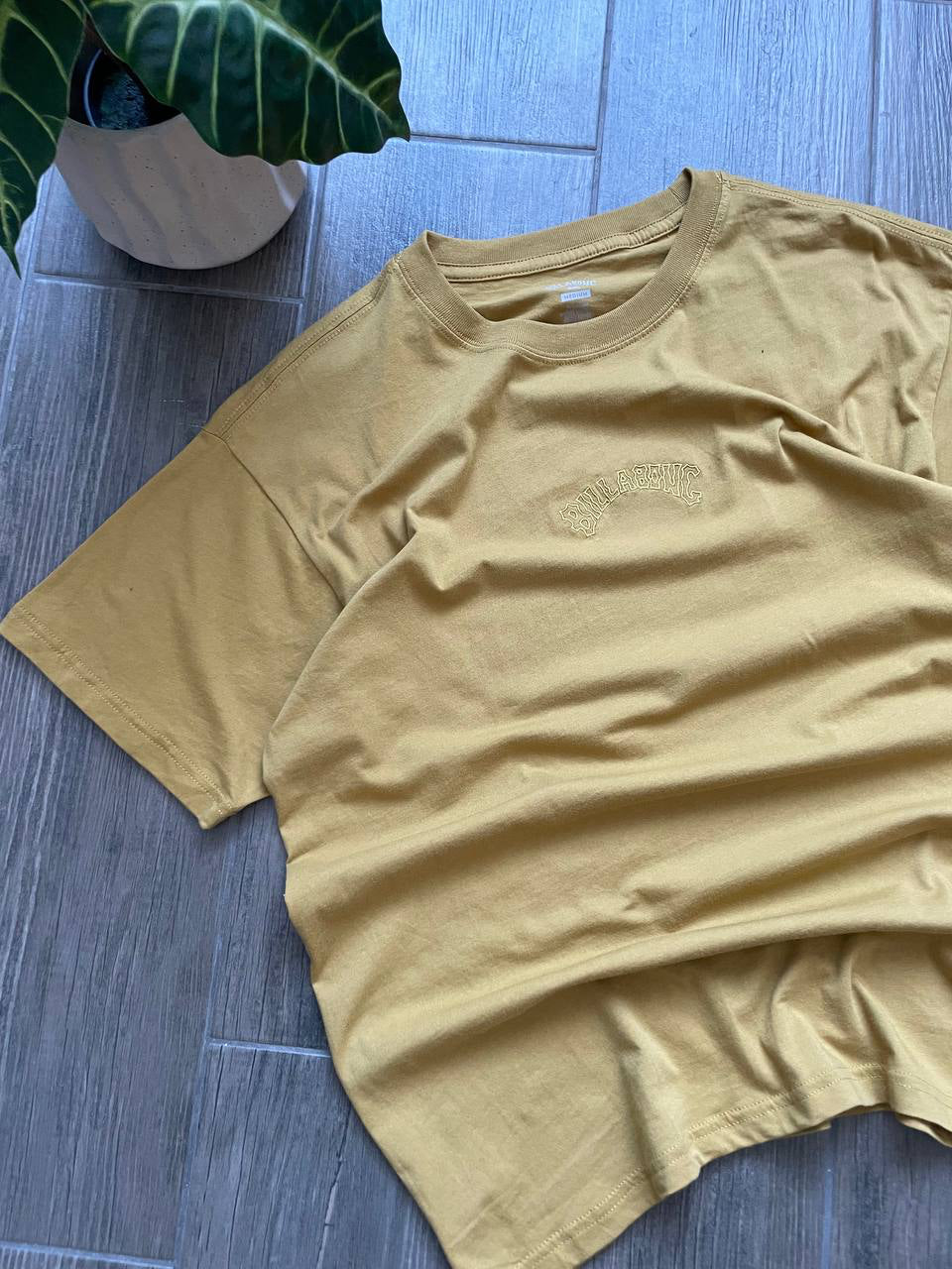 Billabong y2k baggy vintage tee