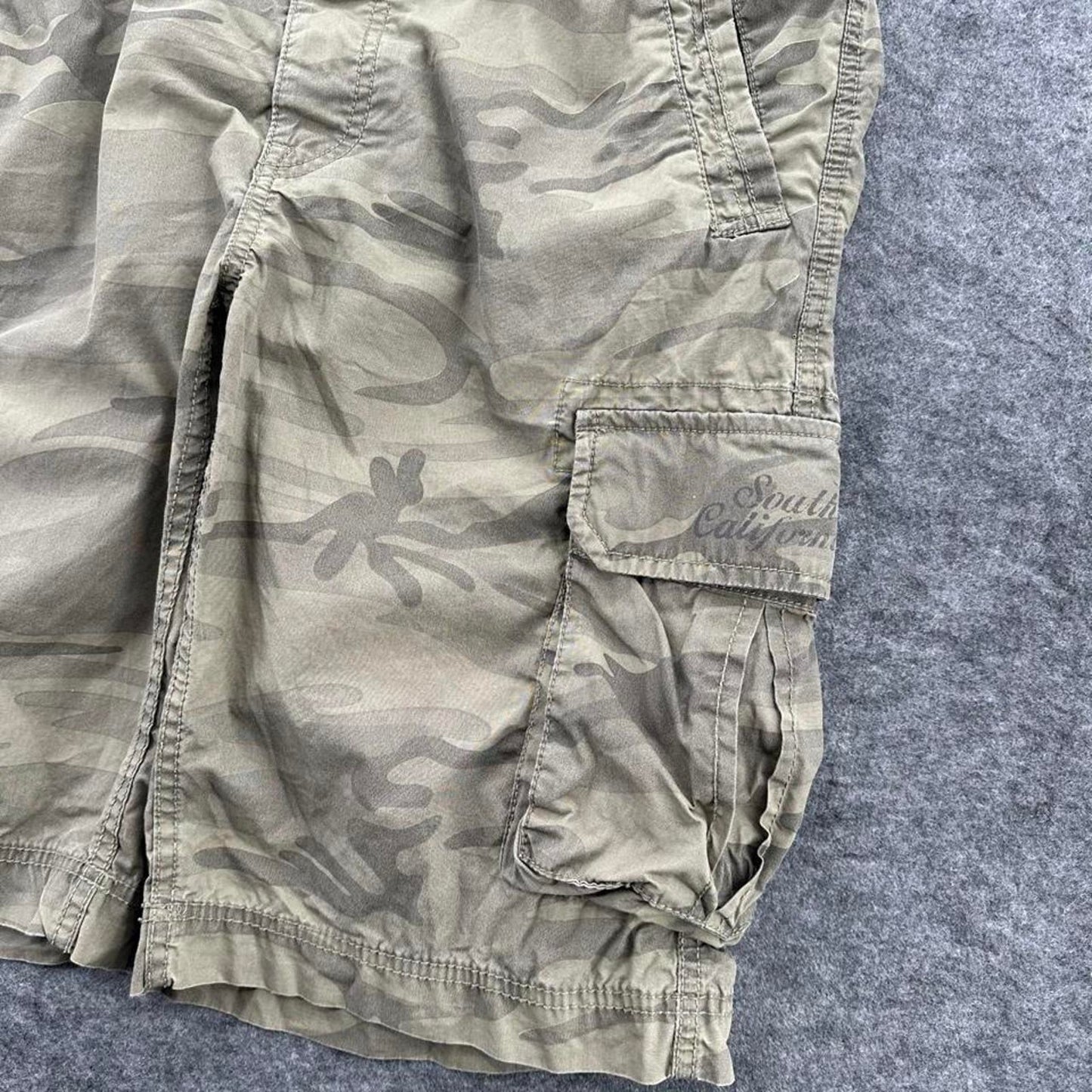 Y2k camo cargo shorts size