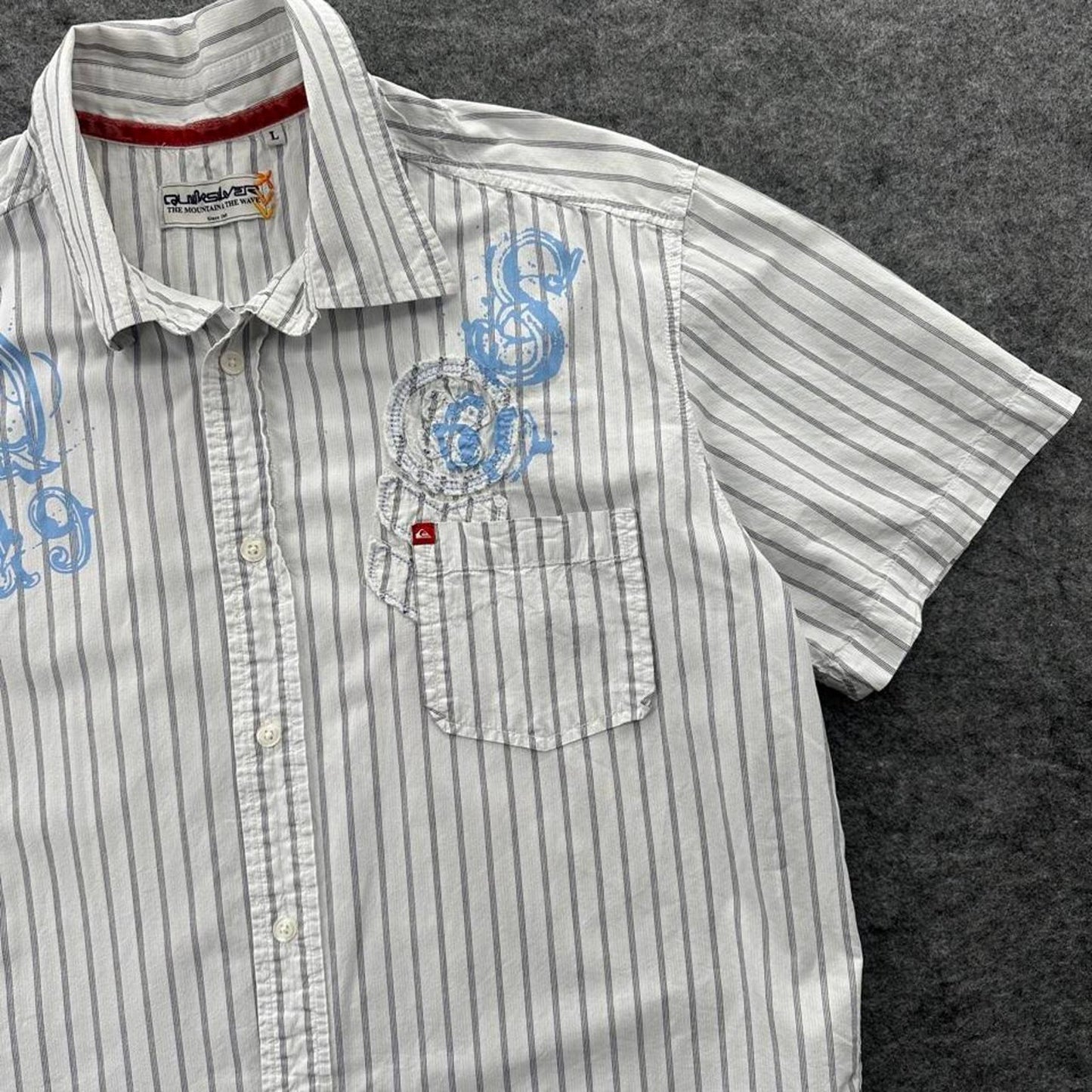 Quiksilver white and blue striped