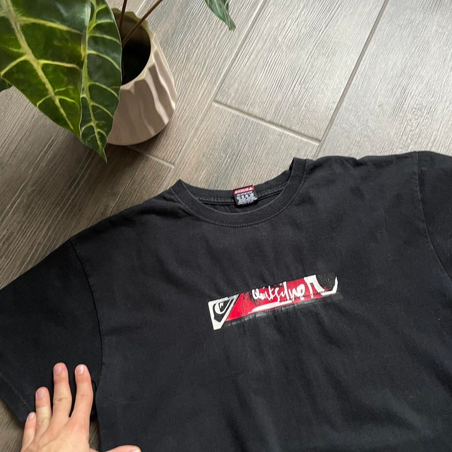 Quiksilver y2k vintage black baggy L tee