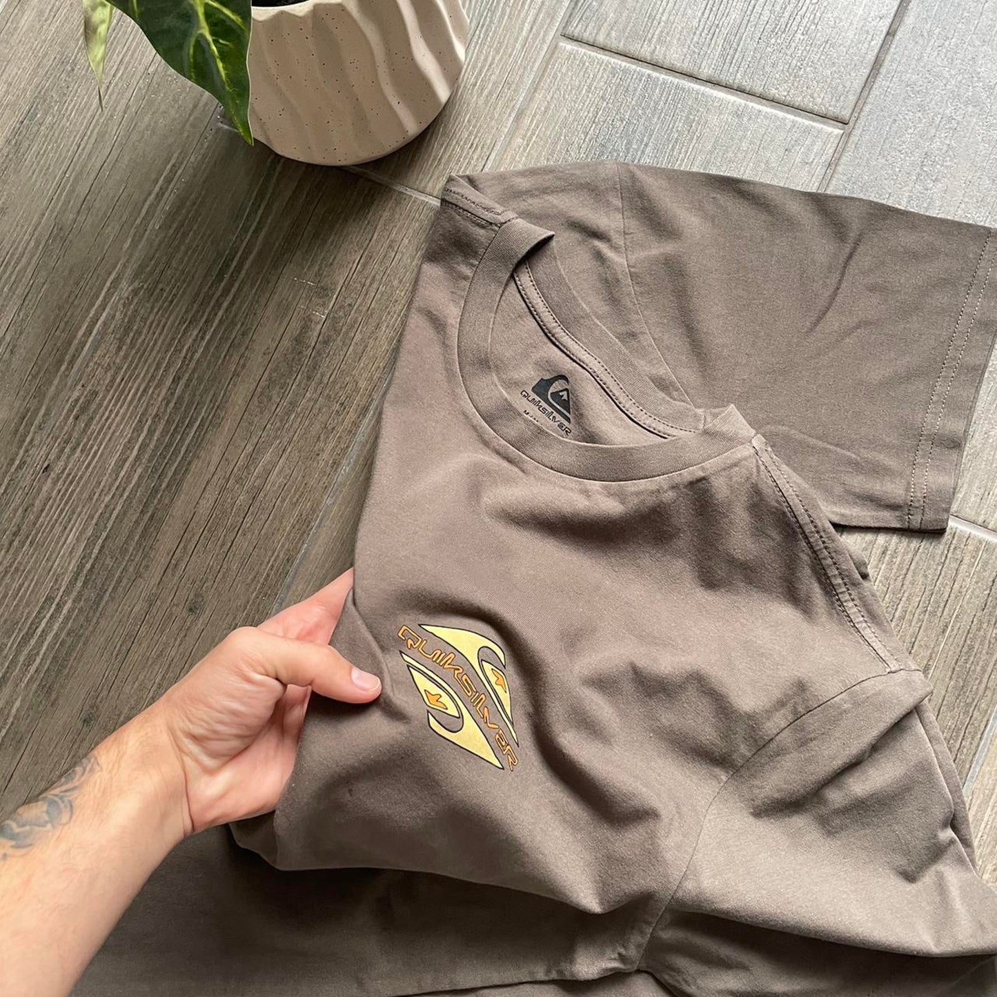 Quiksilver brown big logo surf cotton t-shirt M