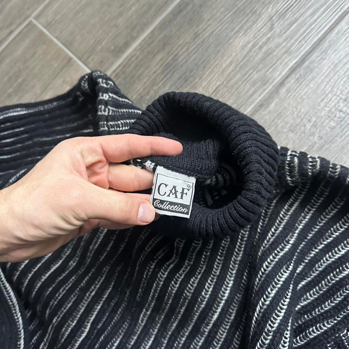 Vintage knit stripped sweater