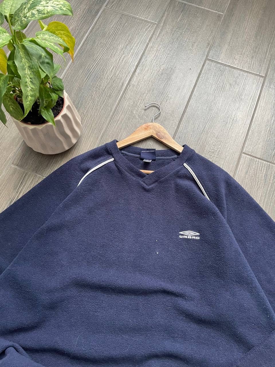 Umbro navy fleece v neck sweatshirt