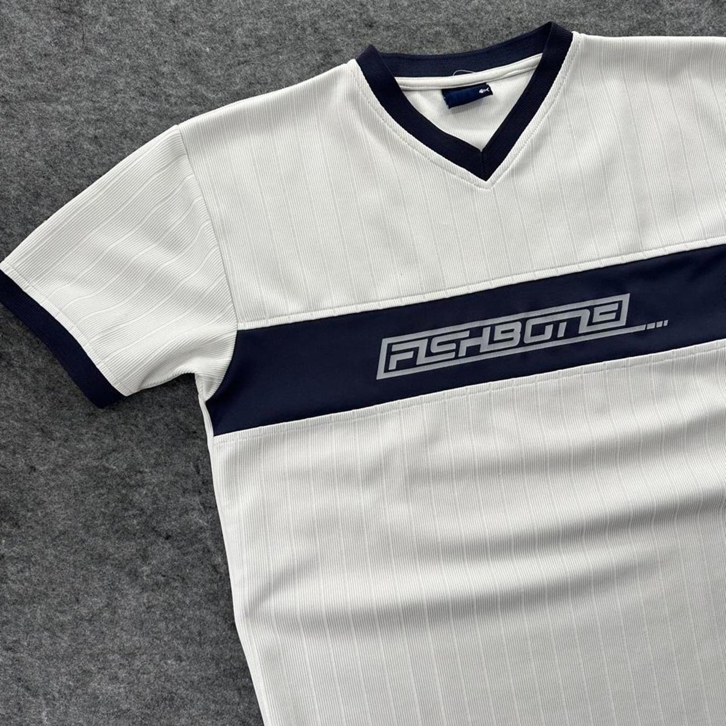 Fishbone white navy striped