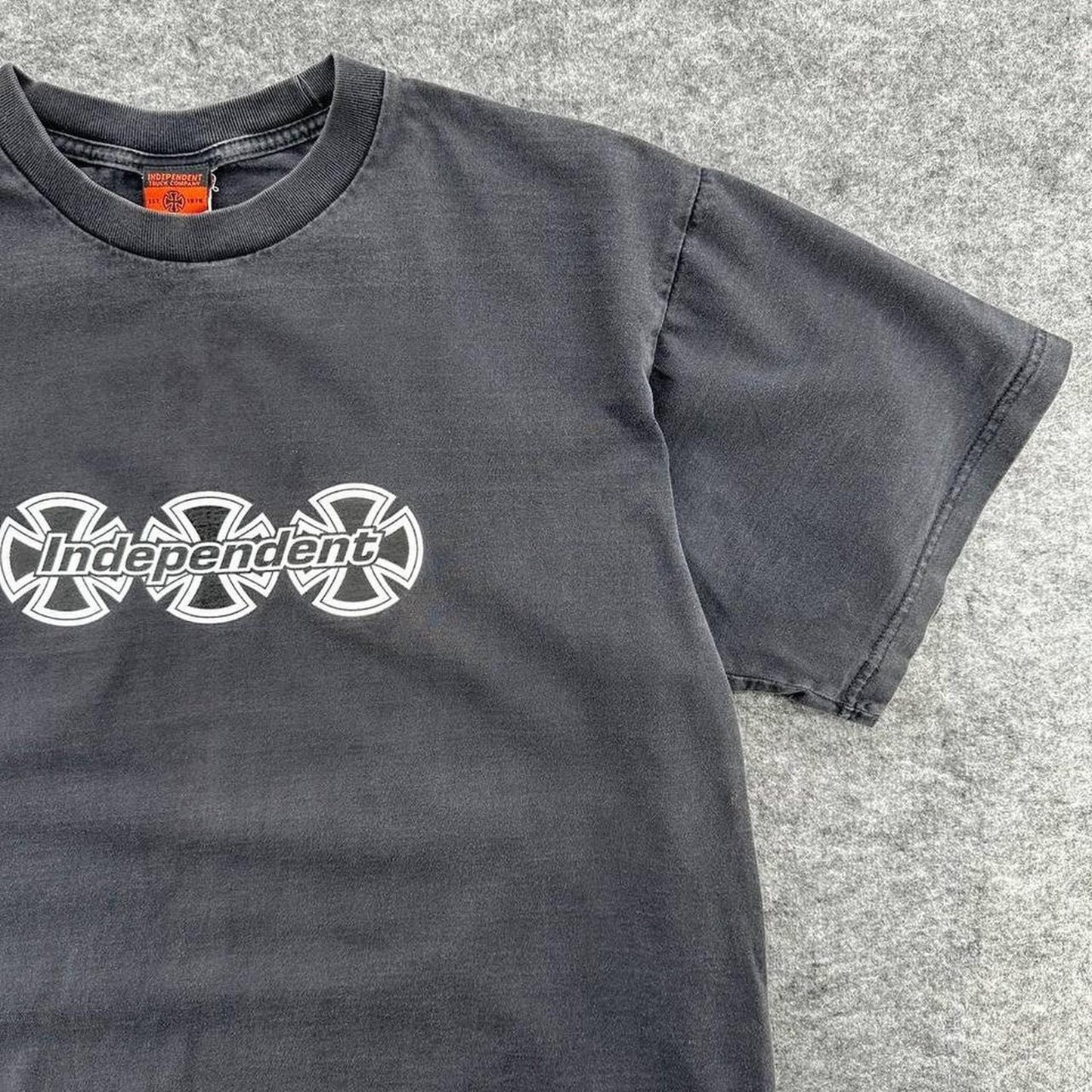 Y2k independent skateboards t shirt with