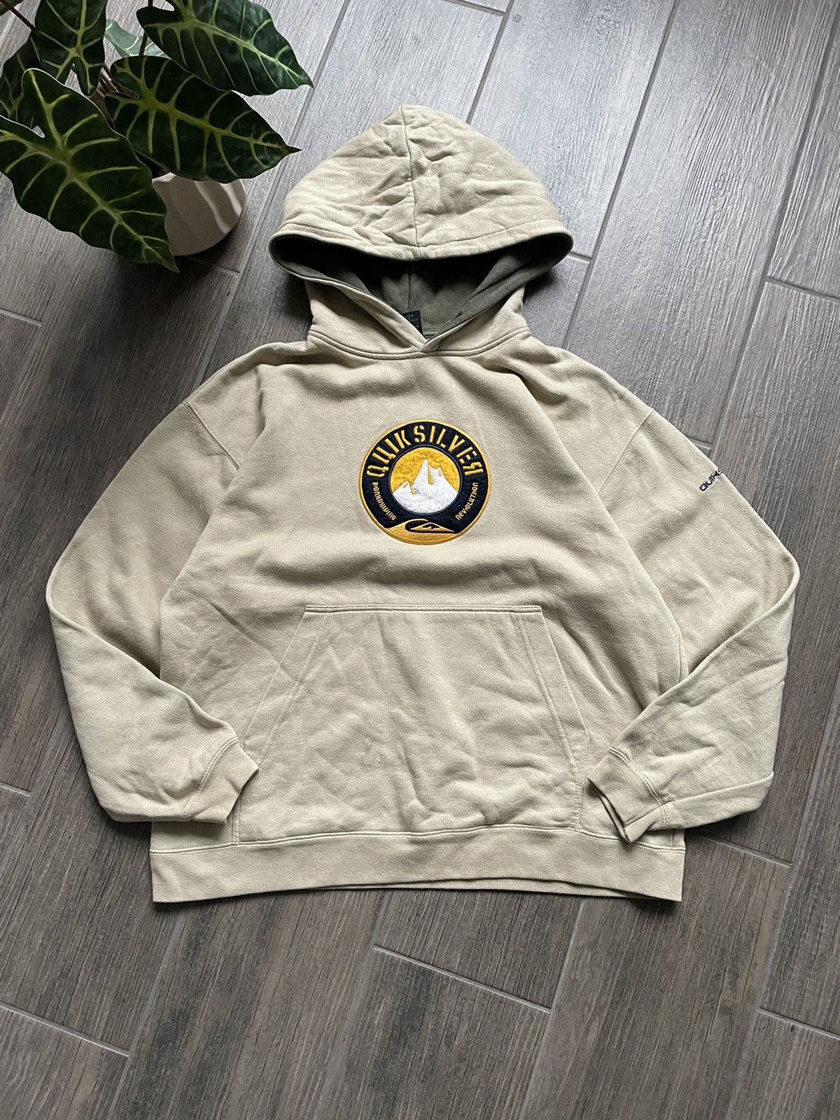 Quiksilver beige y2k sk8 hoodie