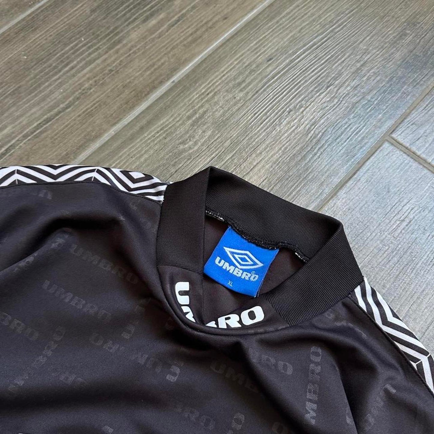Umbro black and white jersey