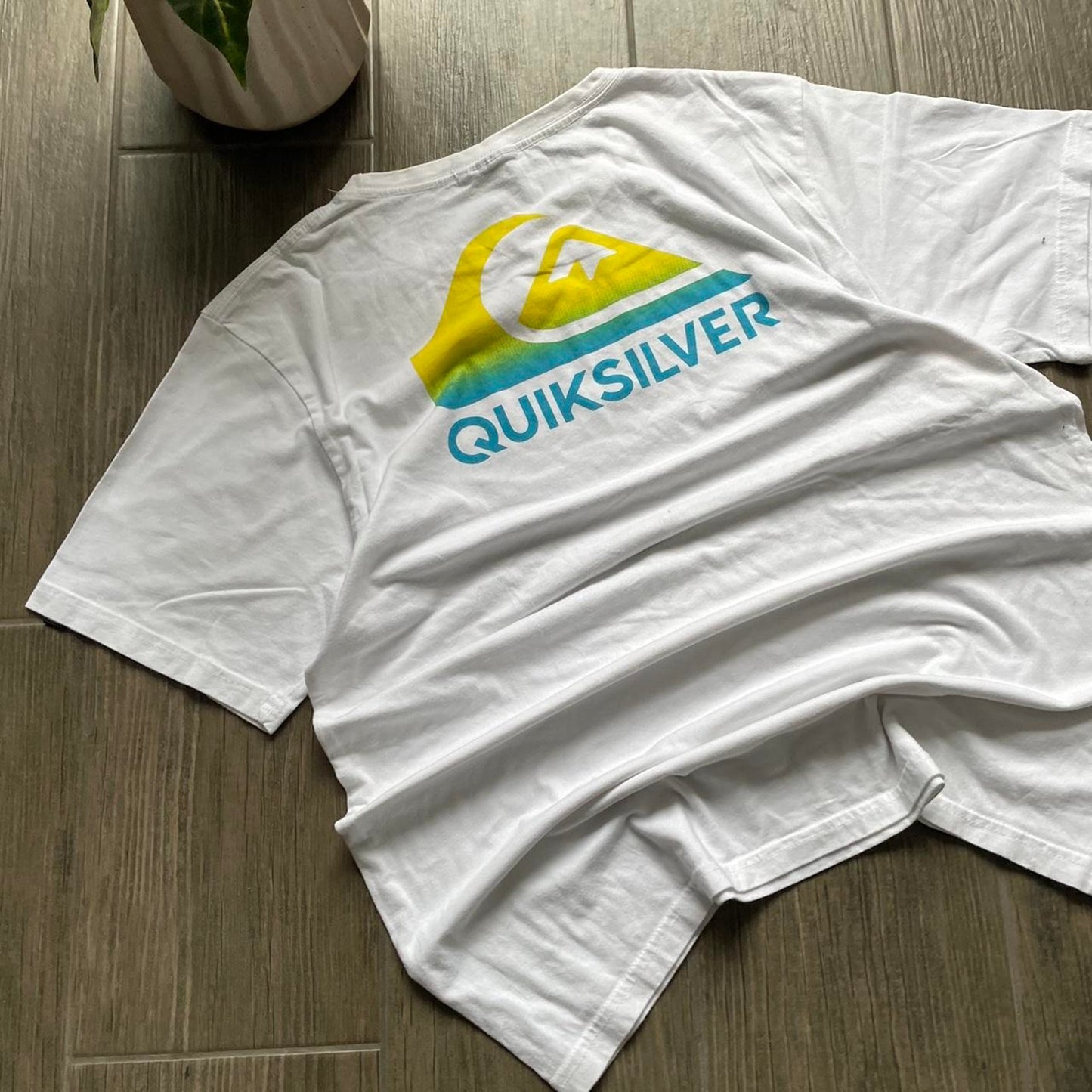 Quiksilver white y2k big logo surf vintage M tee